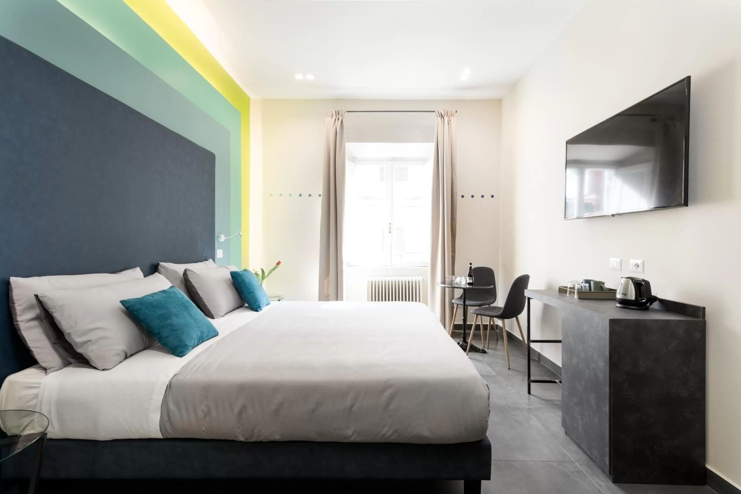 Bed in Circle in the Square