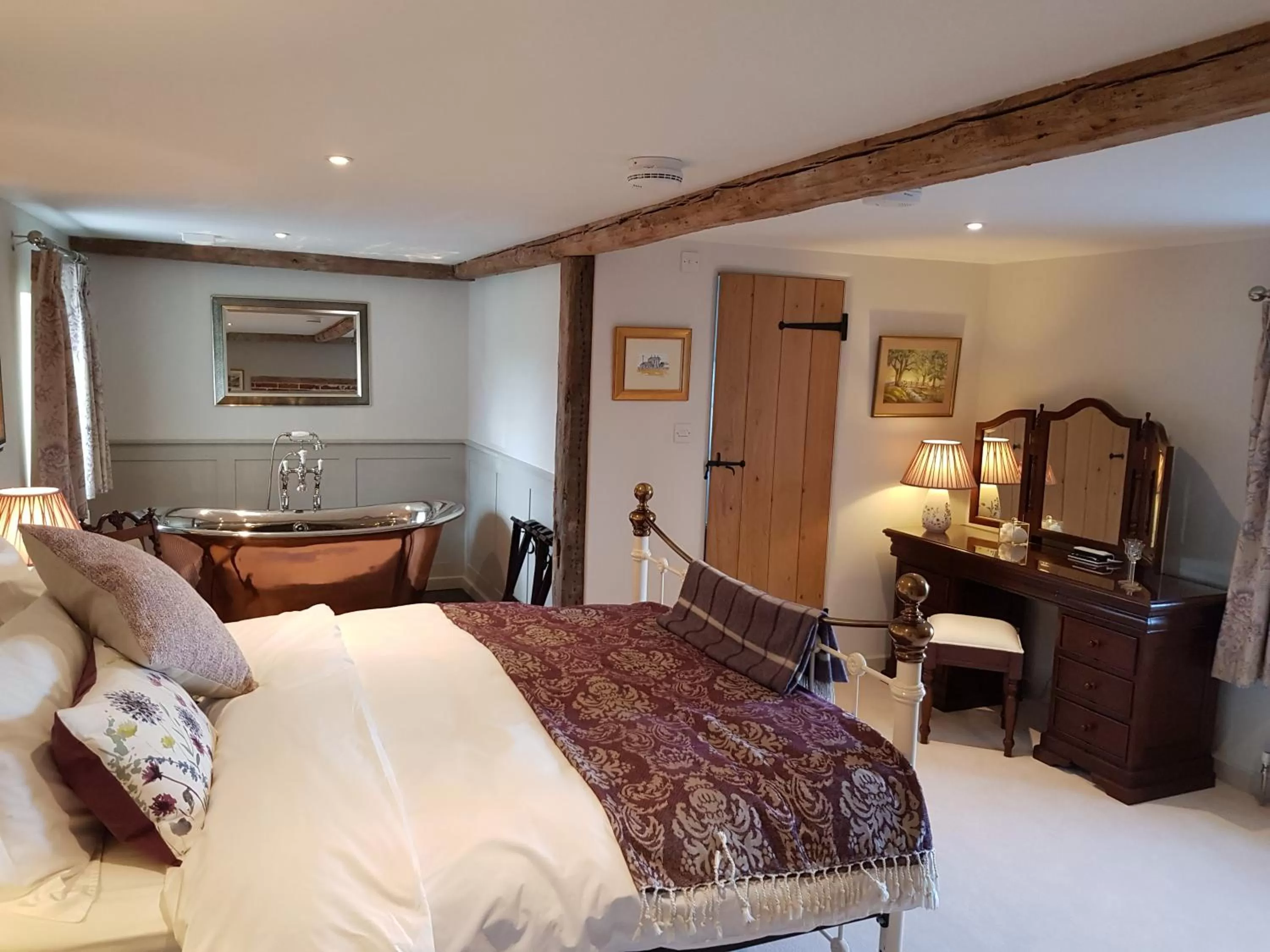 Bed in Keepers Cottage Guest House