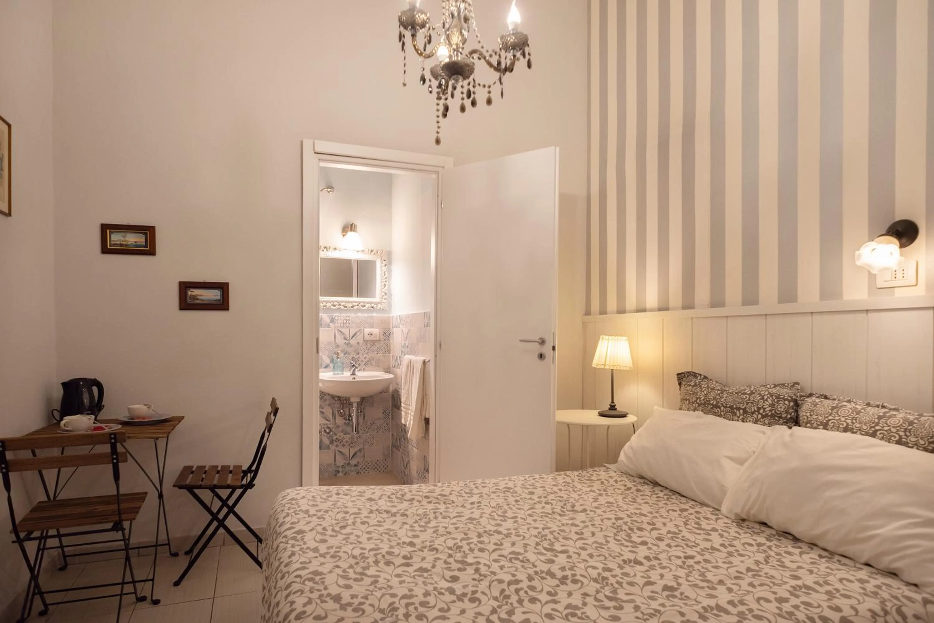 Photo of the whole room, Bed in B&B Dei Decumani