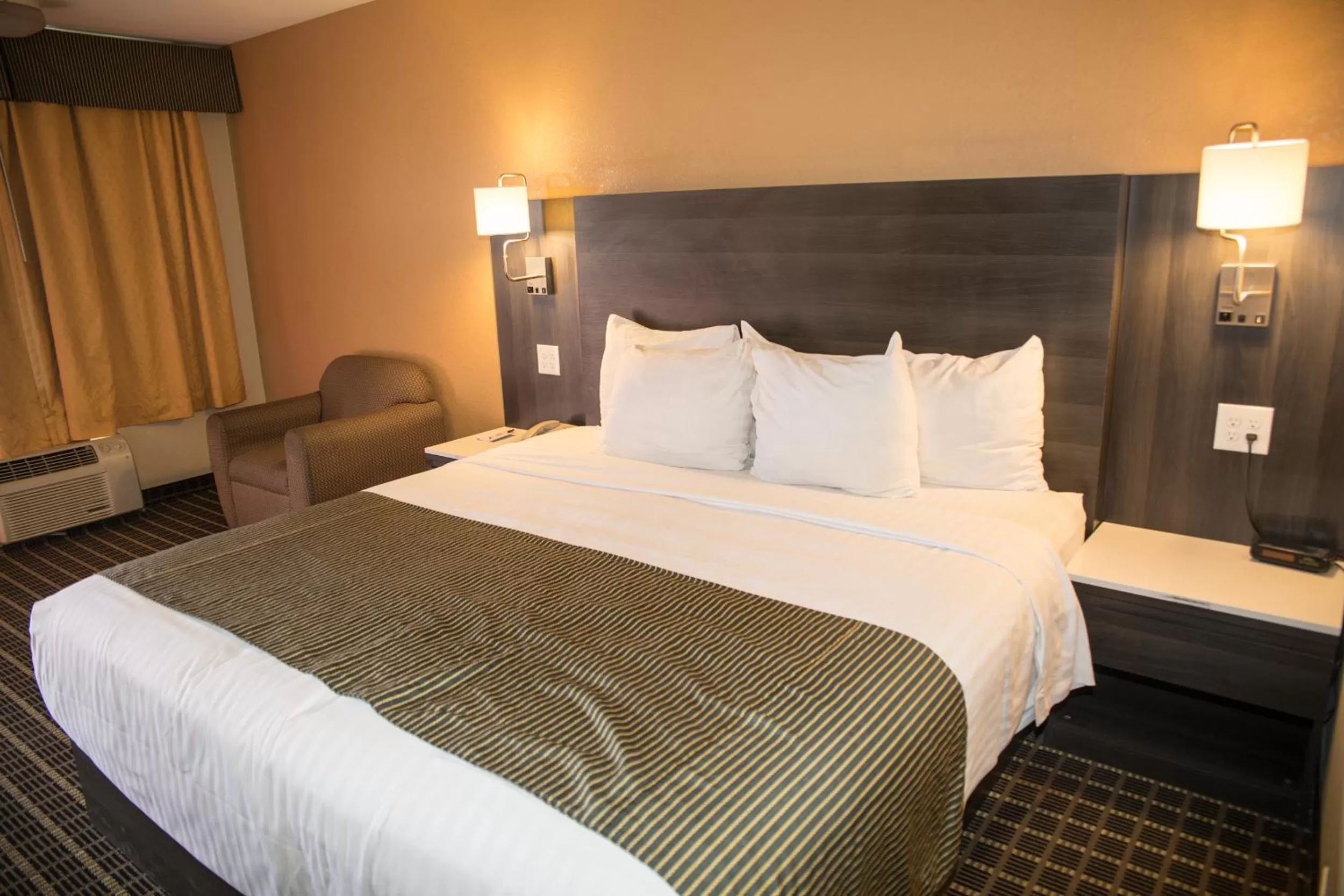 Bedroom, Bed in Ramada by Wyndham Flagstaff East