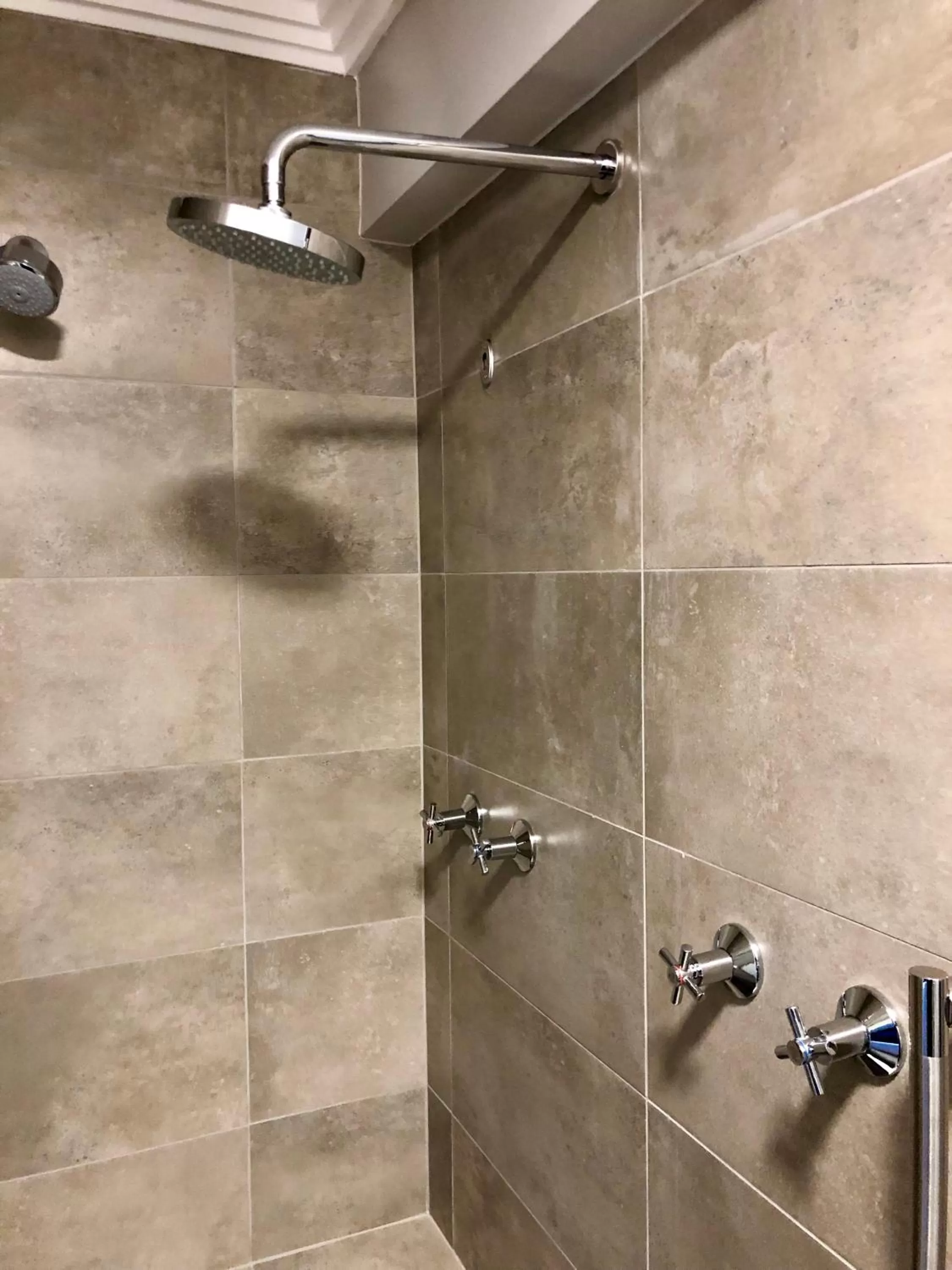 Shower in Belaire Suites Hotel