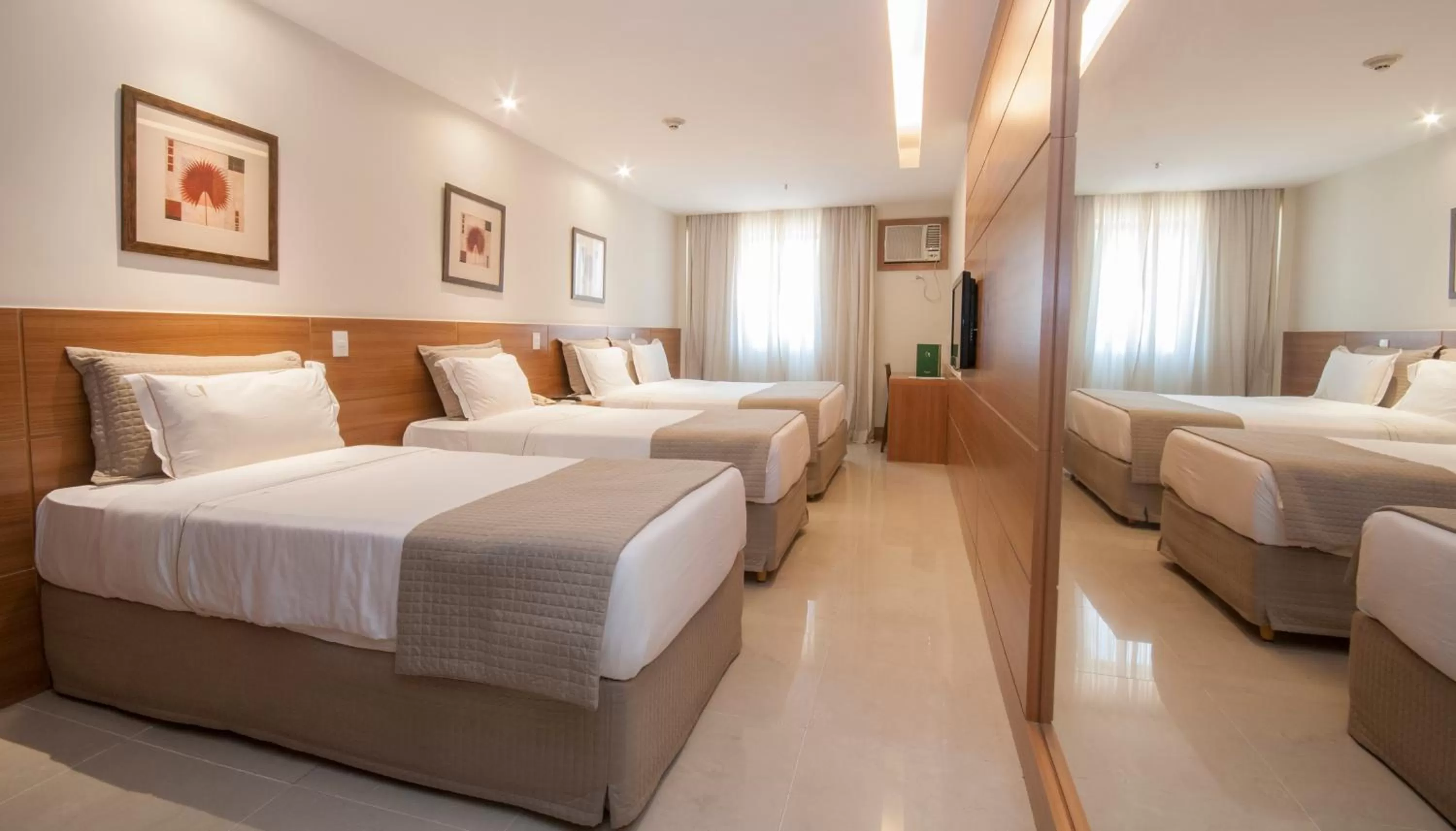 Property building, Bed in Américas Granada Hotel