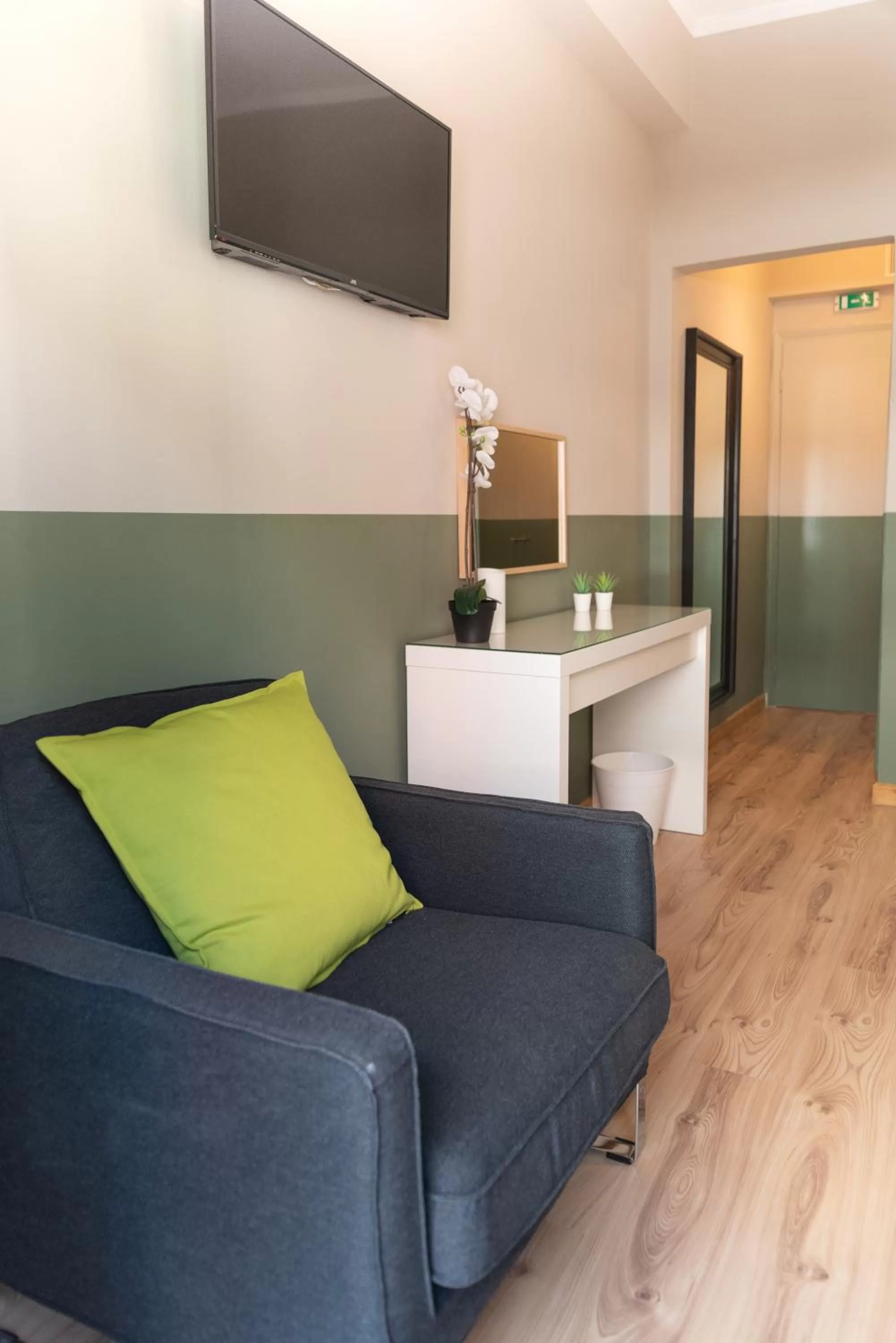 Seating area in HOTEL_TIER