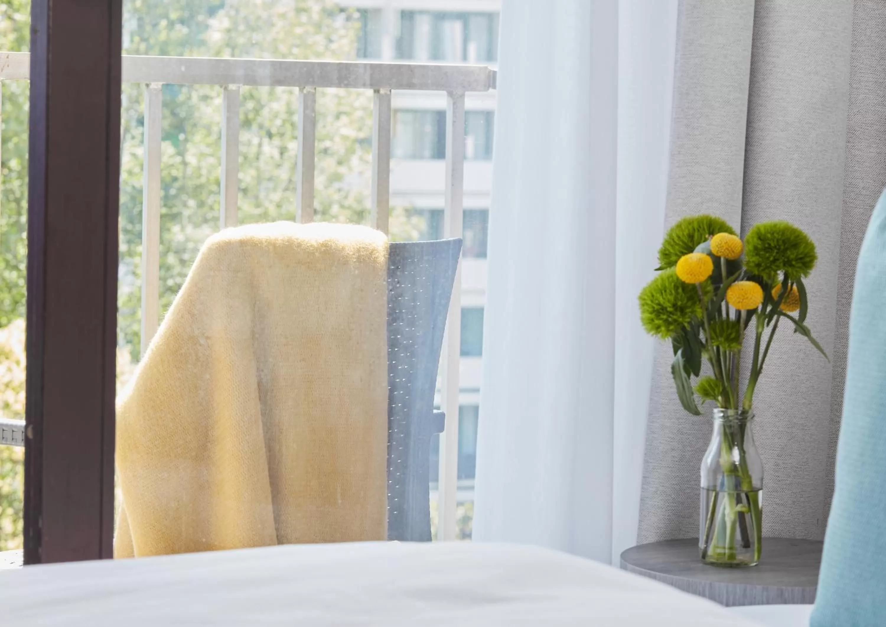 Seating area, Bed in Living Hotel am Deutschen Museum