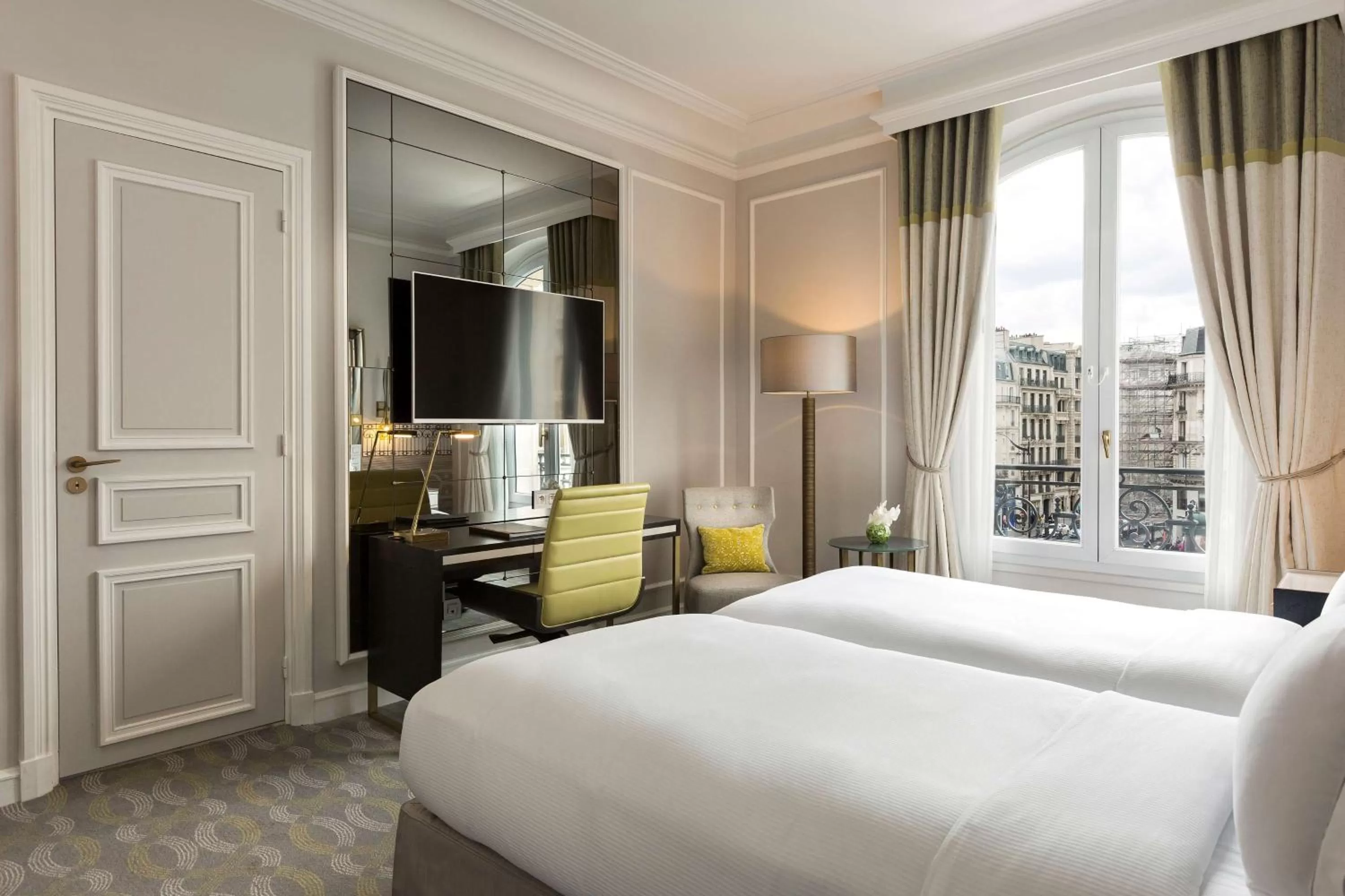 Bed in Hilton Paris Opera