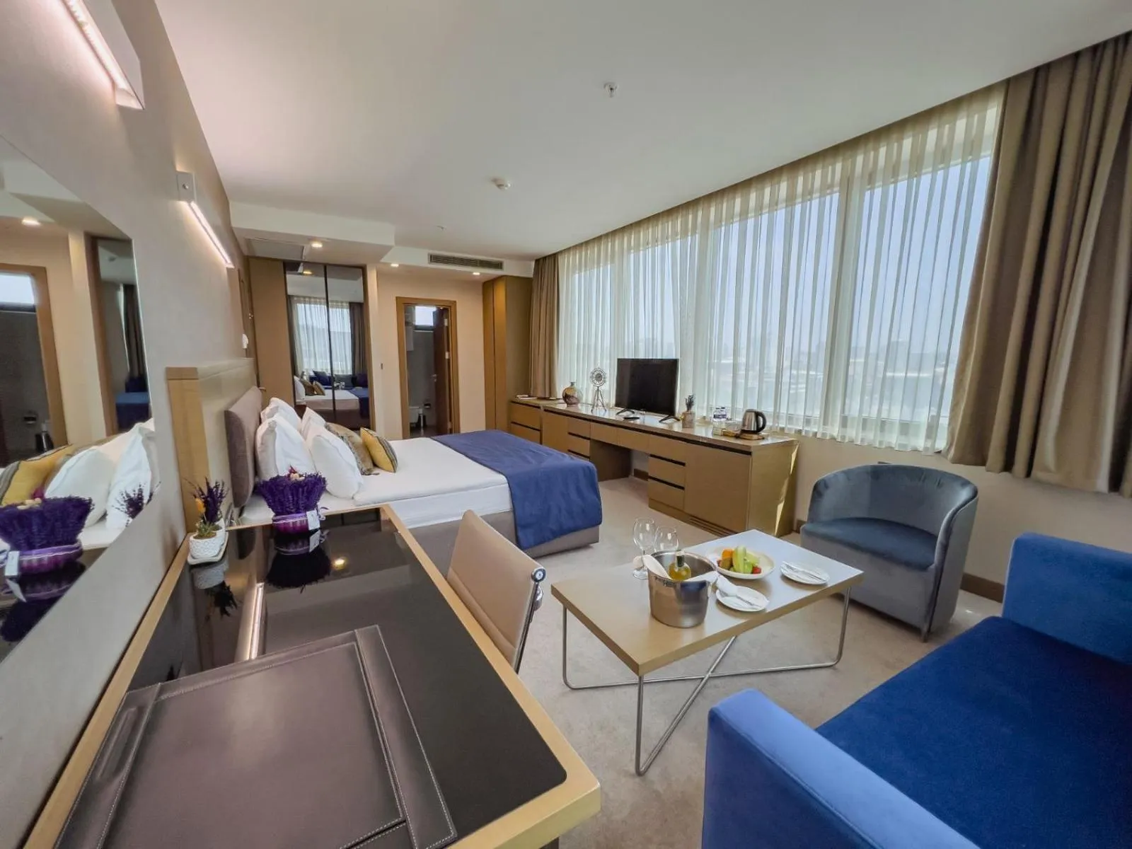 Seating area in La Quinta by Wyndham Istanbul Gunesli