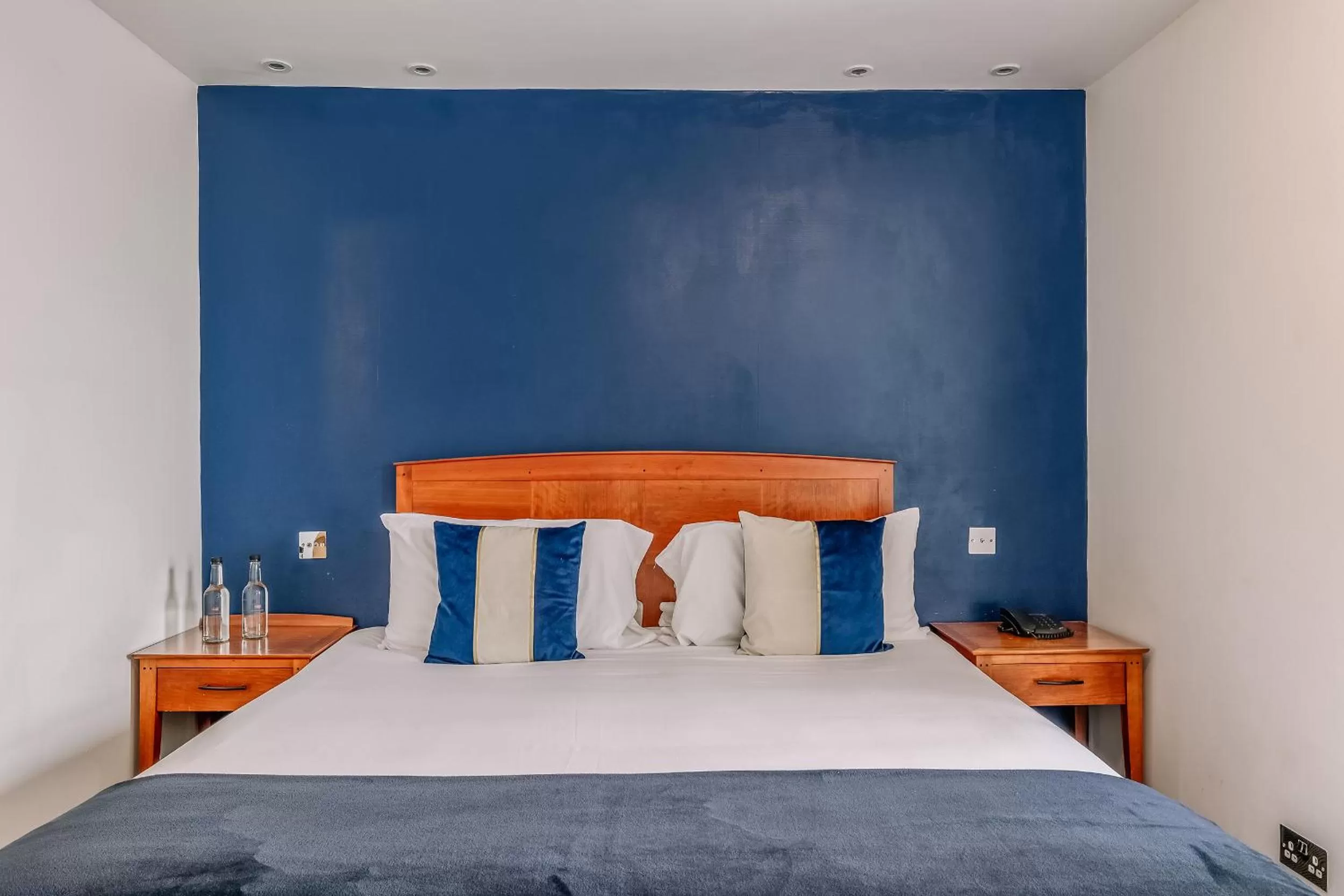 Bed in Muthu Westcliff Hotel (Near London Southend Airport)