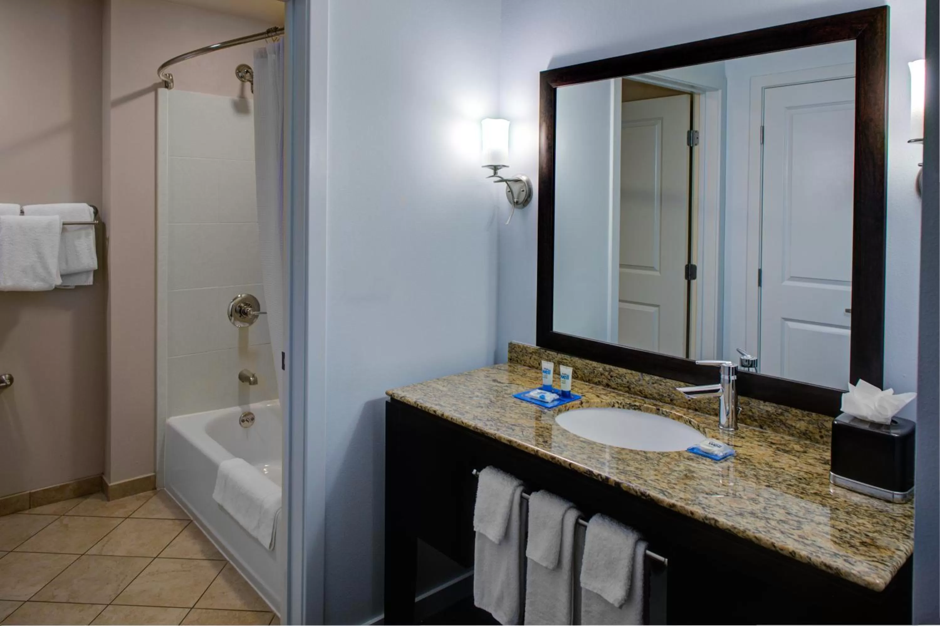 Shower in HYATT House Shelton