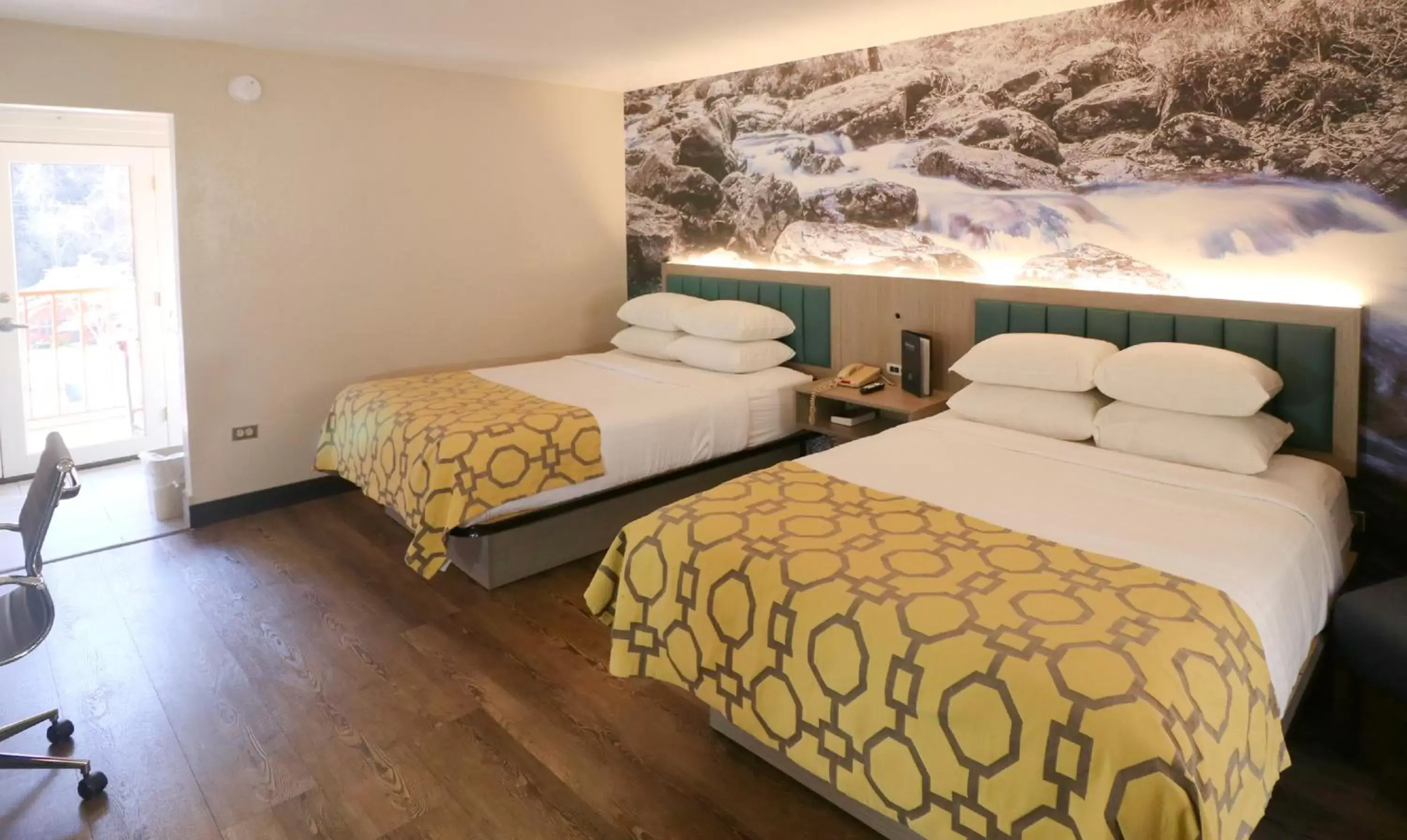 Queen Room with Two Queen Beds - Non-Smoking in Baymont by Wyndham Gatlinburg On The River Queen Room with Two Queen Beds - Non-Smoking in Baymont by Wyndham Gatlinburg On The River