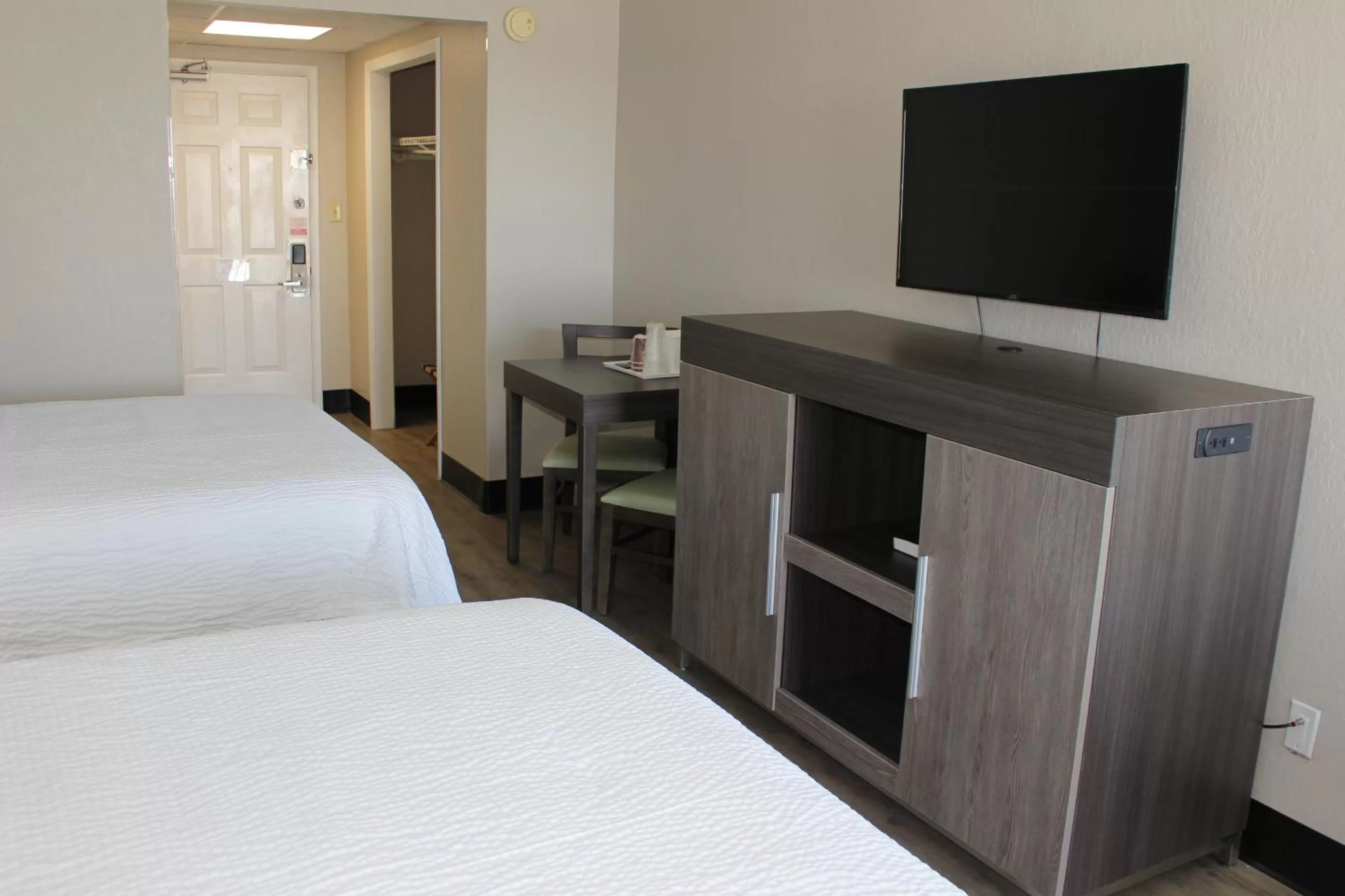 Bed in Tropical Seas Hotel