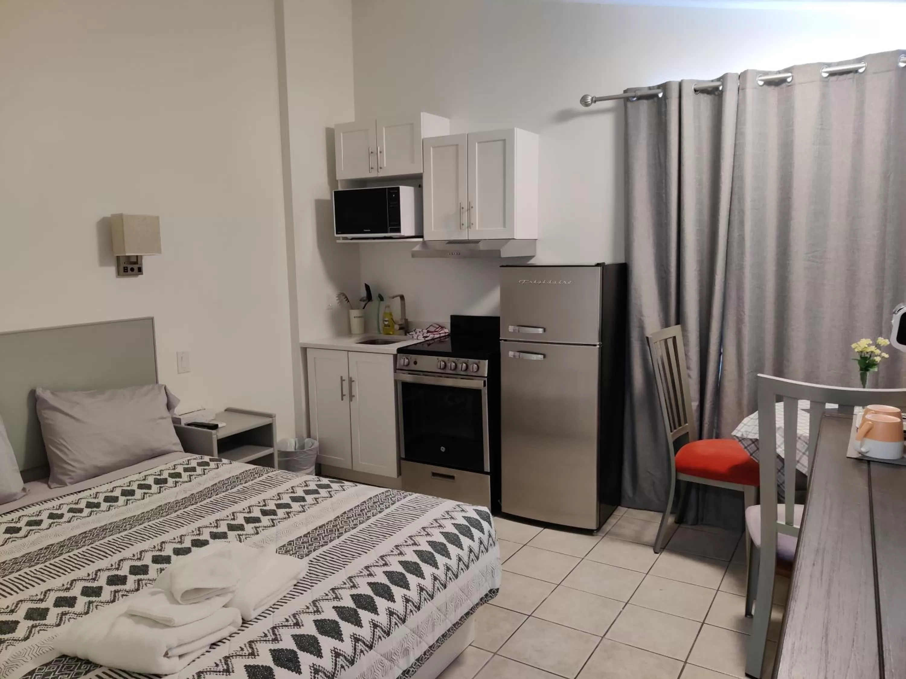 Bedroom, Bed in Destination Inn Cache Creek