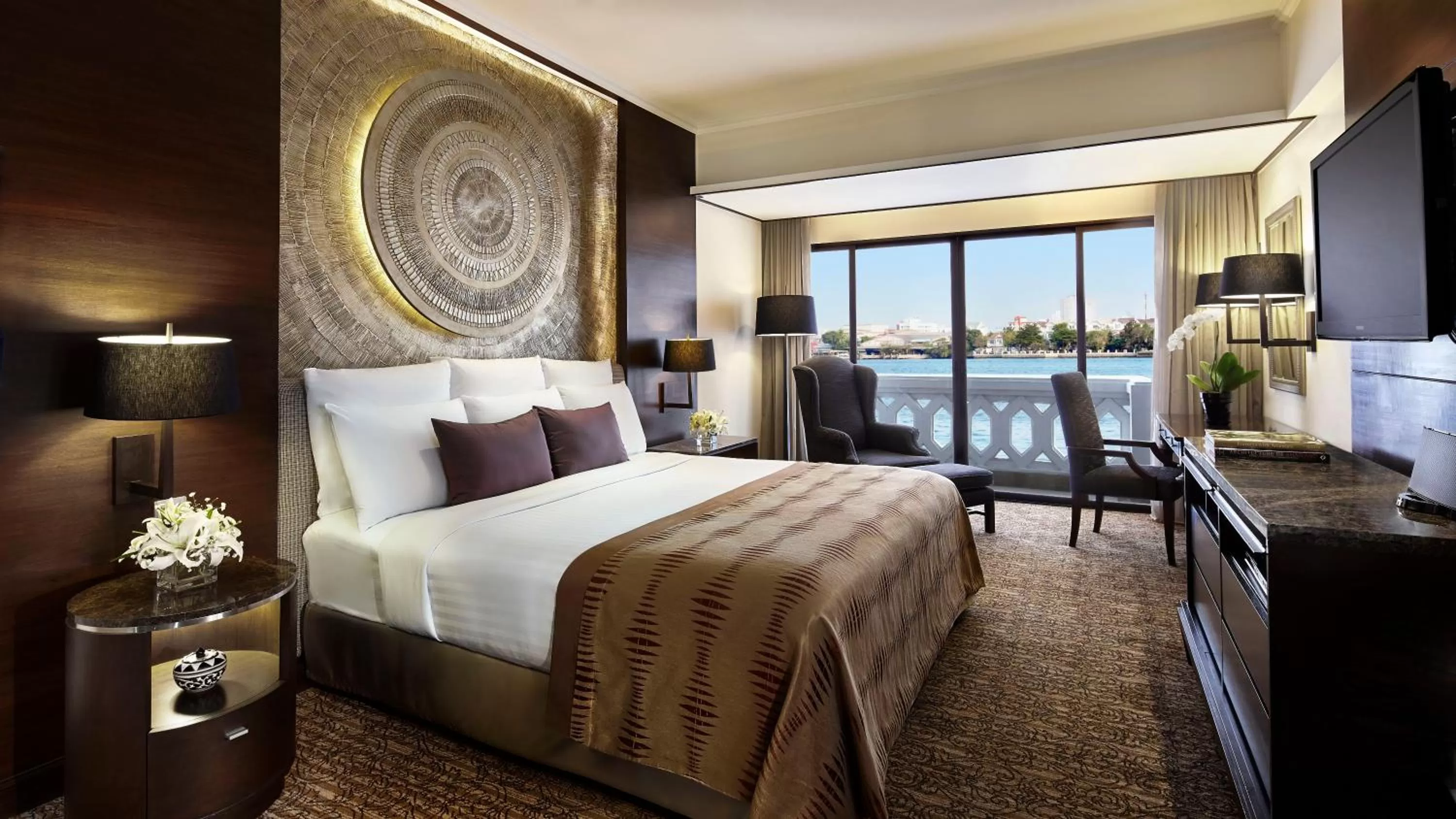 Photo of the whole room, Bed in Anantara Riverside Bangkok Resort