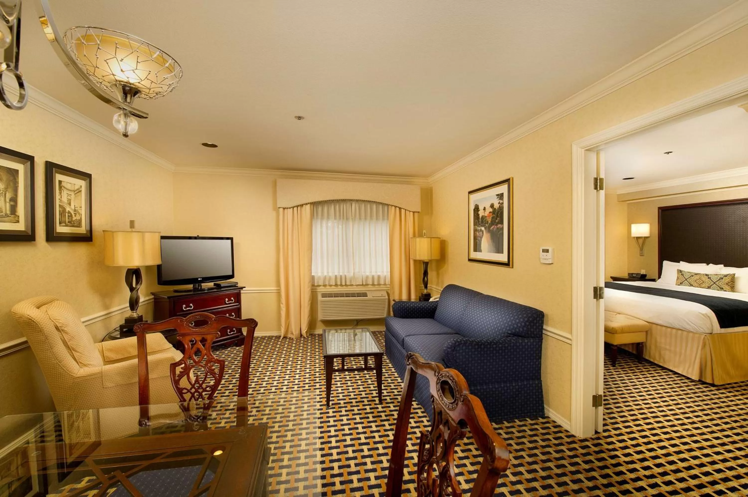 King Suite with Spa Bath - Non Smoking in Best Western Premier Plaza Hotel and Conference Center
