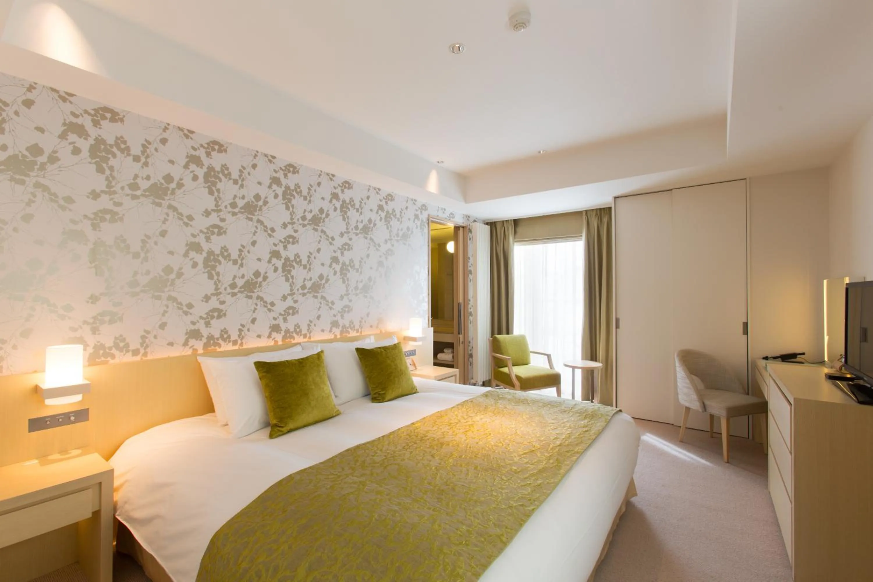 Deluxe King Suite with Courtyard View - single occupancy in Chalet Ivy Hirafu, Niseko