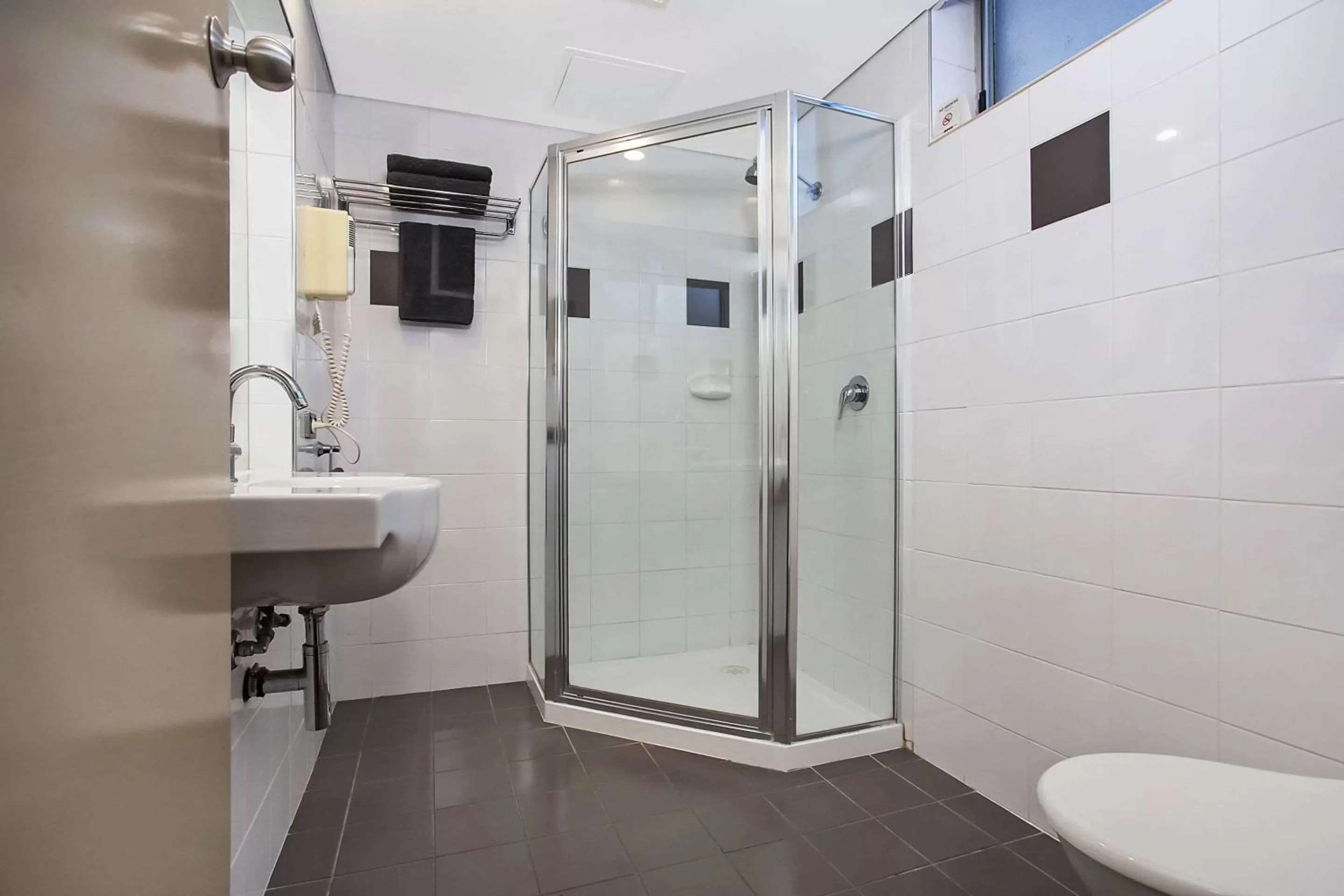 Bathroom in Comfort Inn On Raglan