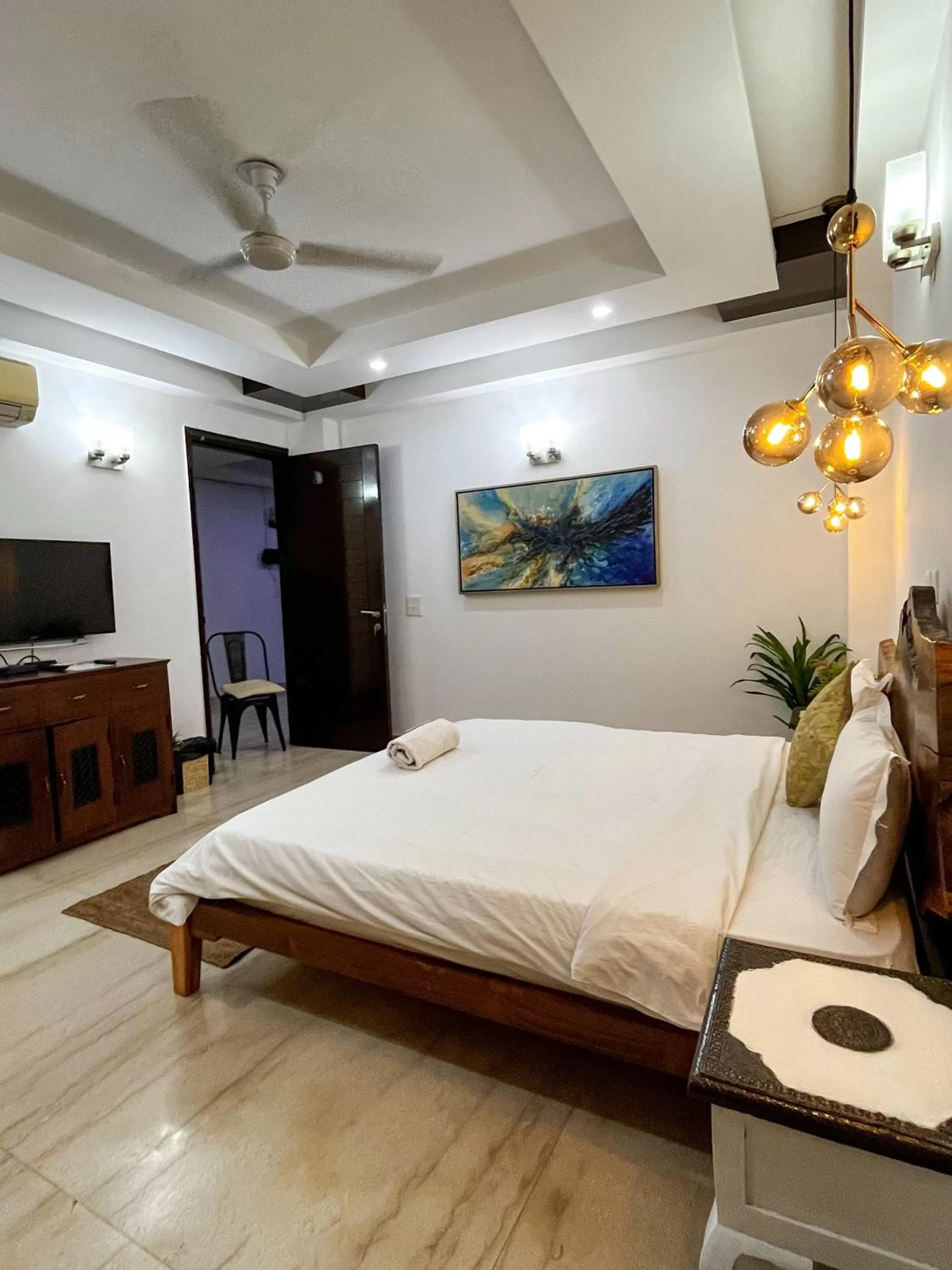 Bed in Avatar Living @Safdarjung Enclave