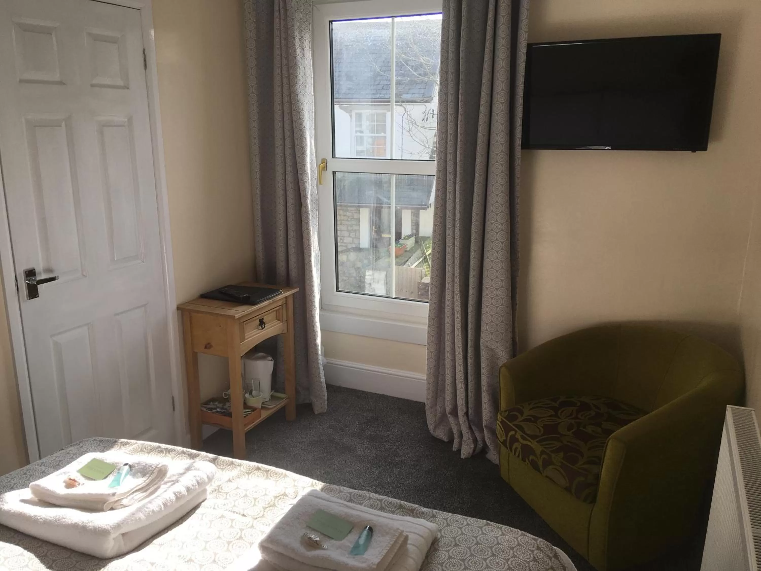 Bed in Mairs Bed and Breakfast.