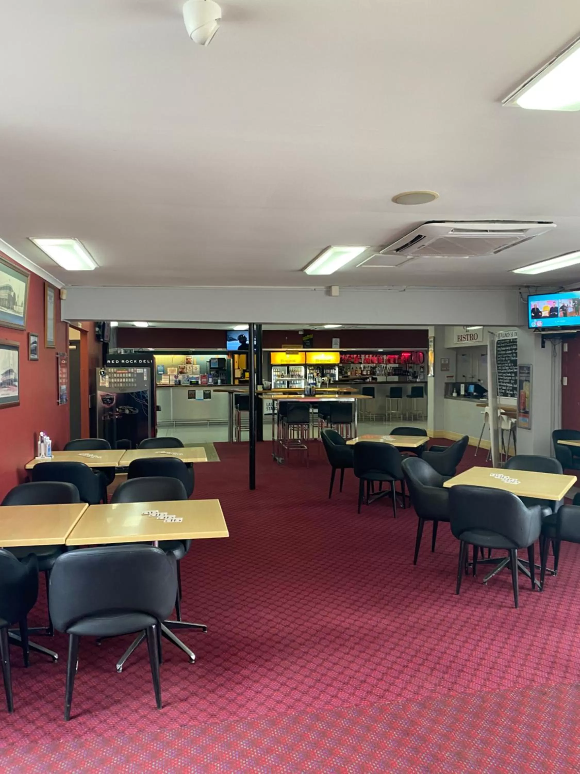 Restaurant/places to eat in Queensport Tavern And Motel