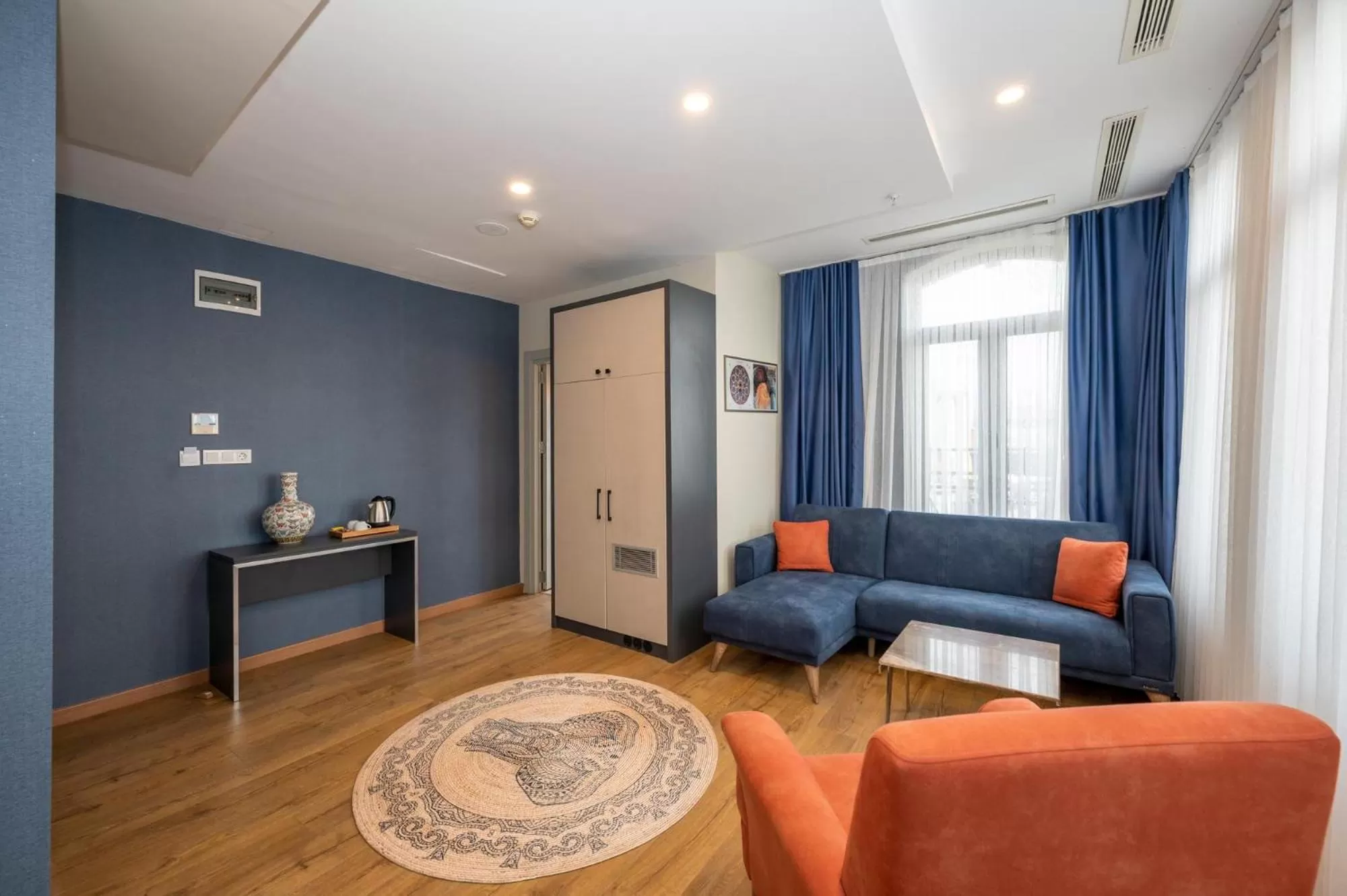 Seating area in Juno Hotel Taksim