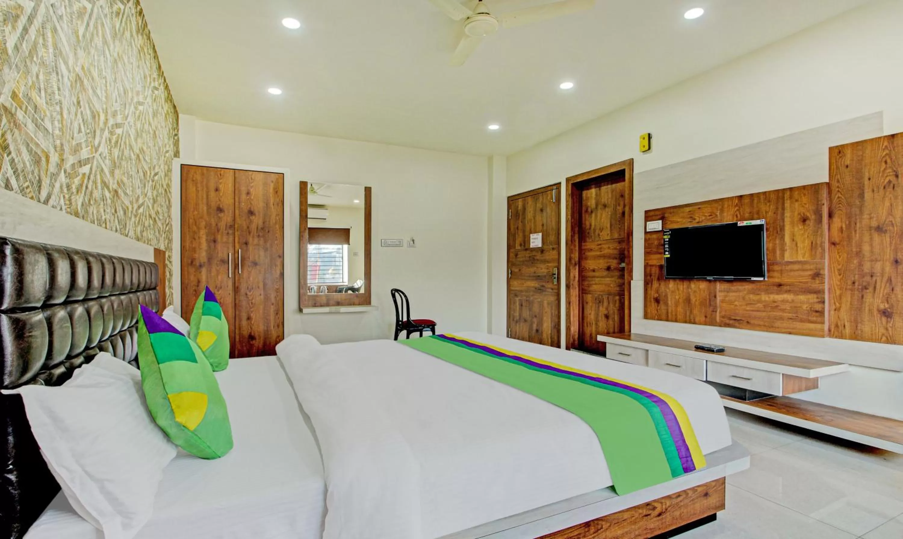 Bedroom, Bed in Treebo Golden Heights