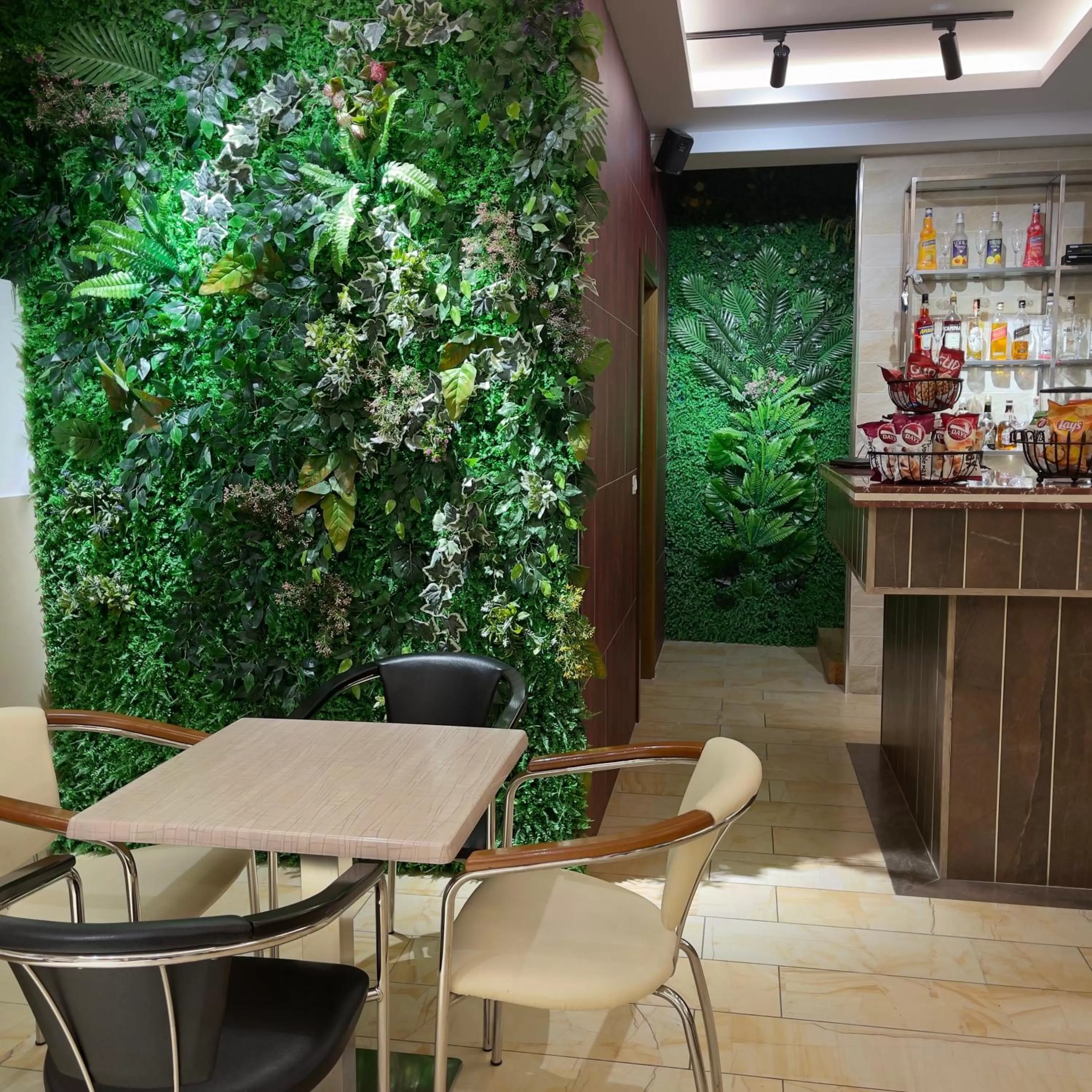 Restaurant/places to eat in Bobi Hotel