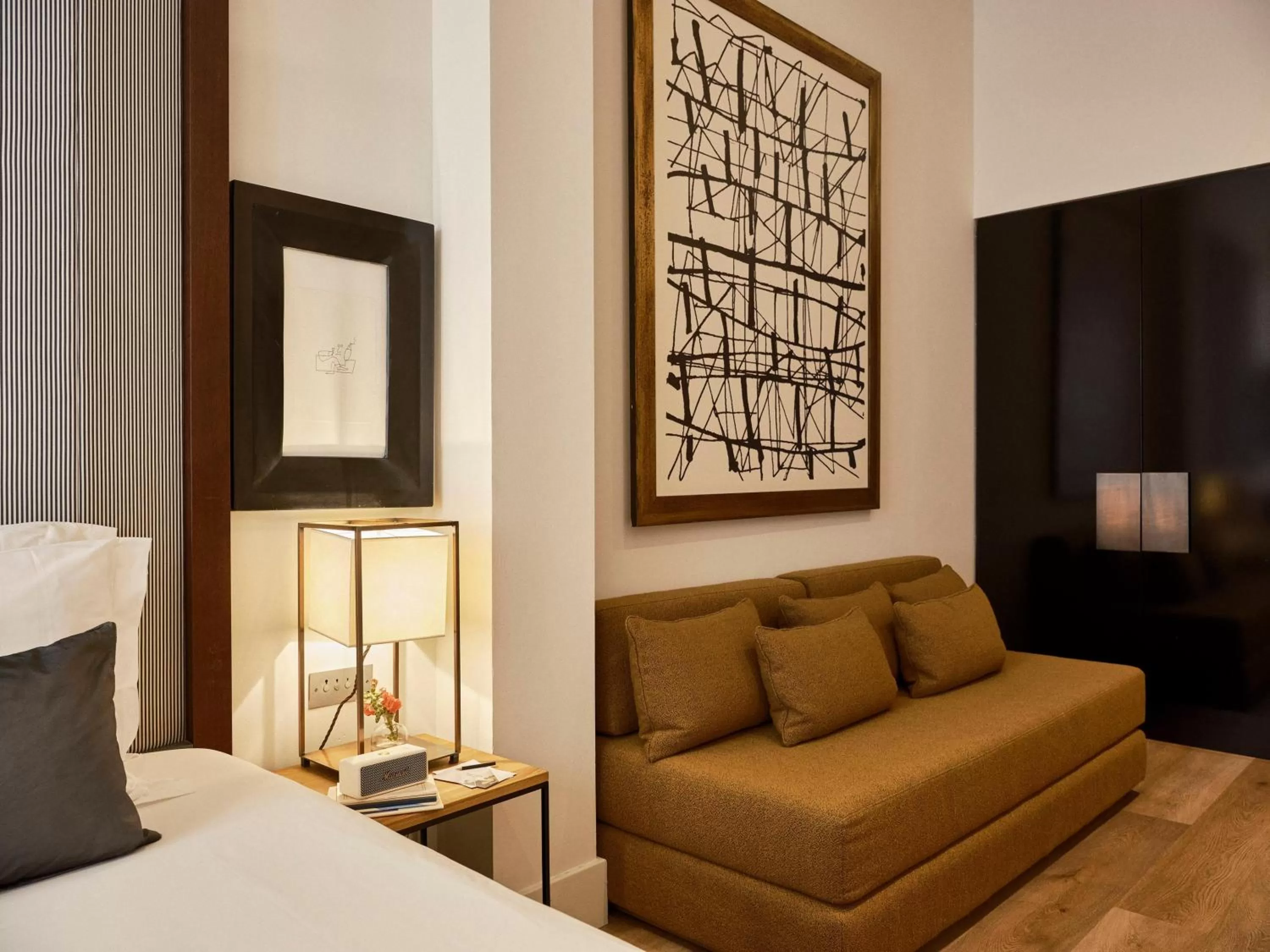Photo of the whole room, Bed in Hotel Pulitzer Barcelona
