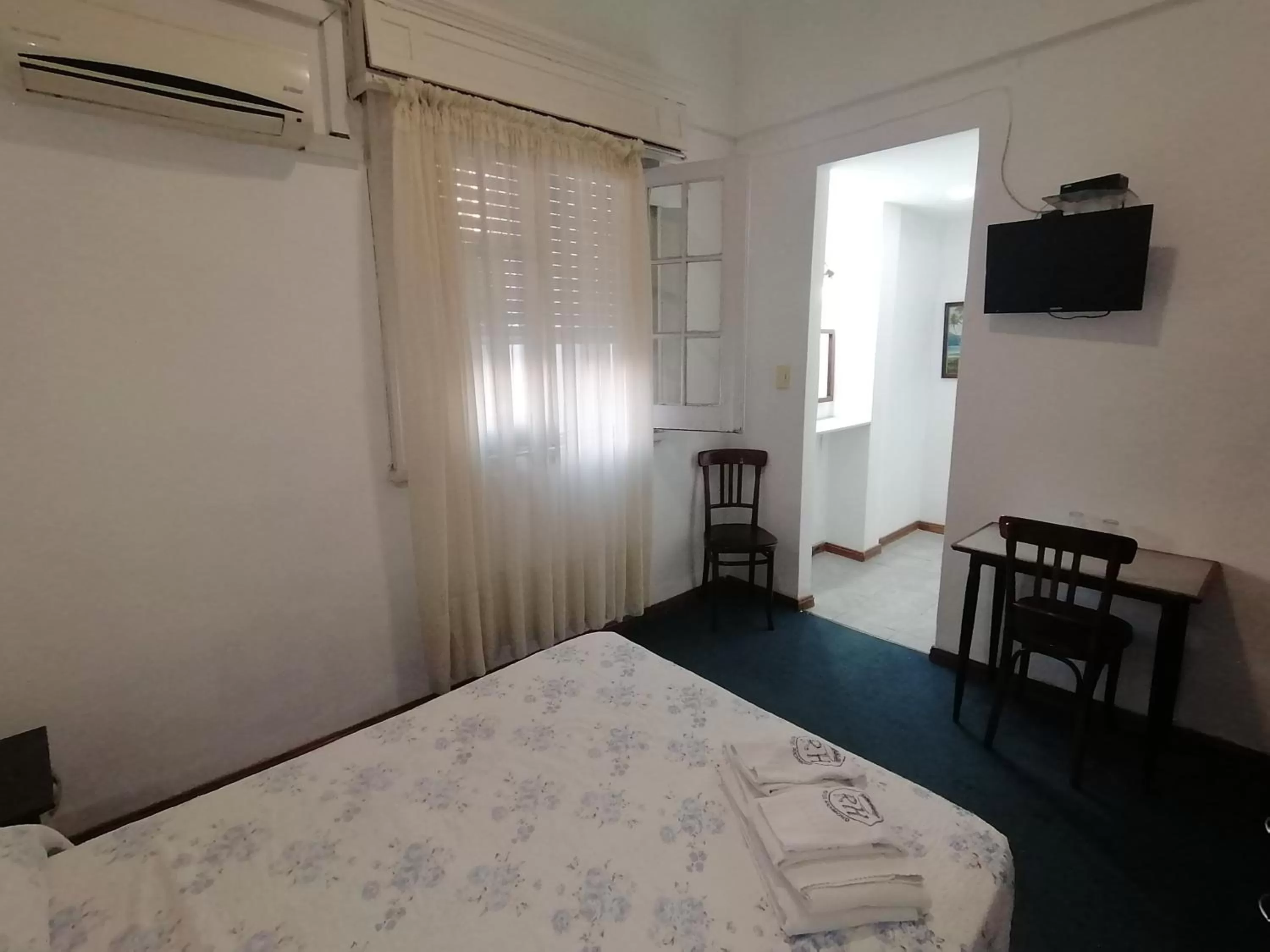 Photo of the whole room, Bed in Hotel Richmond