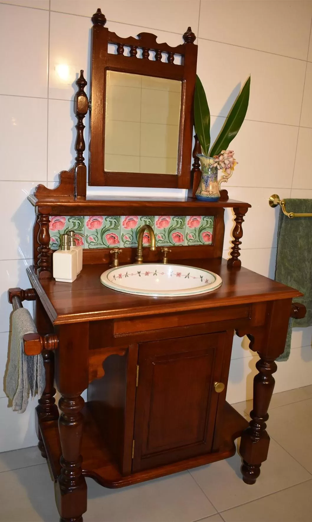 Internal: Not applicable to any particular room in Oskar's Rain Forest Retreat