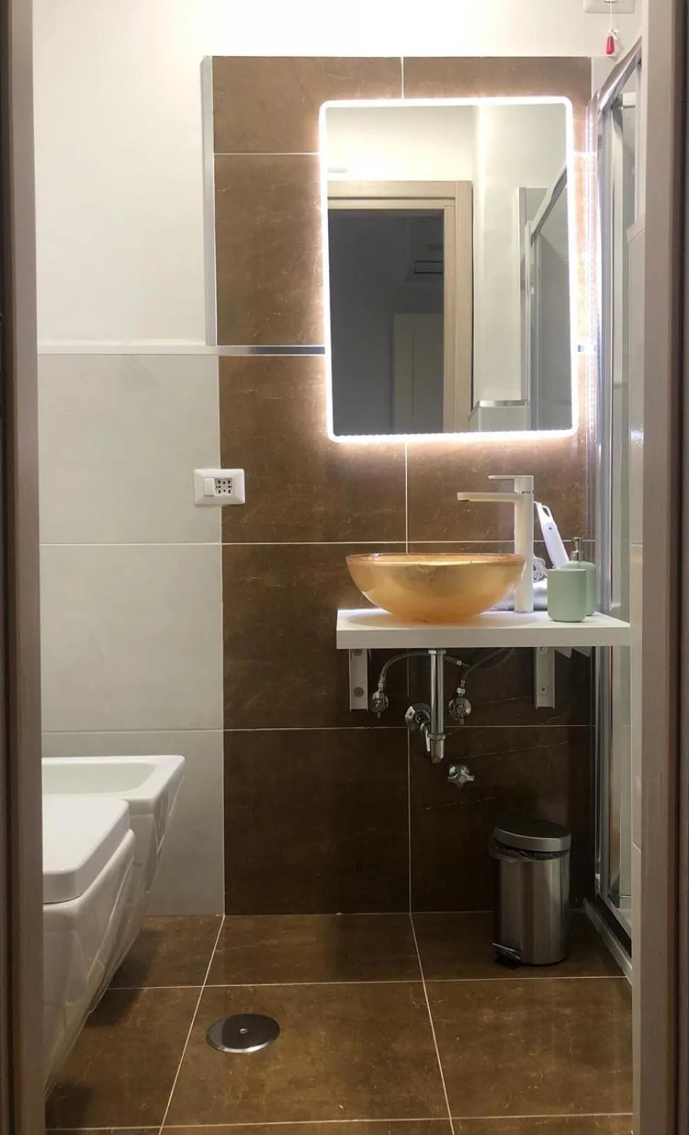 Bathroom in The Place In Rome Guest House