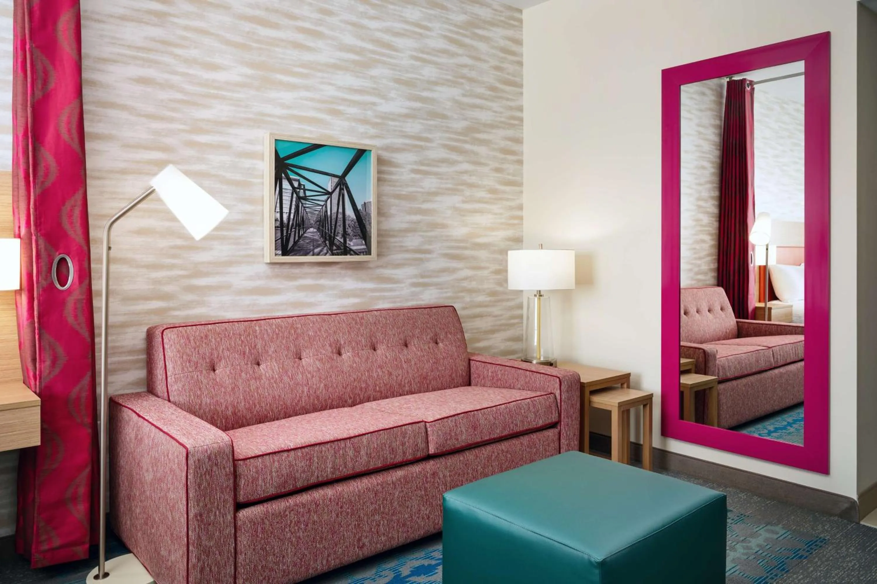 Living room, Bed in Home2 Suites By Hilton Richmond Glenside