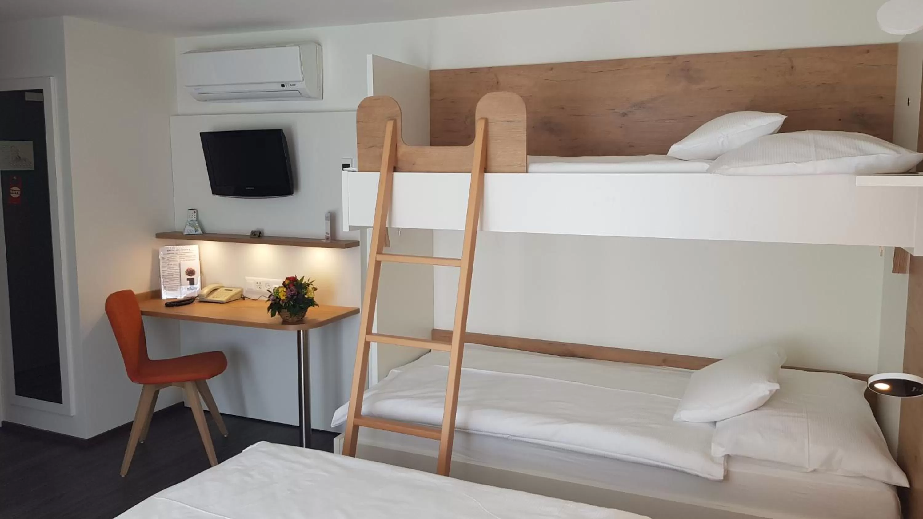 bunk bed, Bed in Hotel Bernerhof