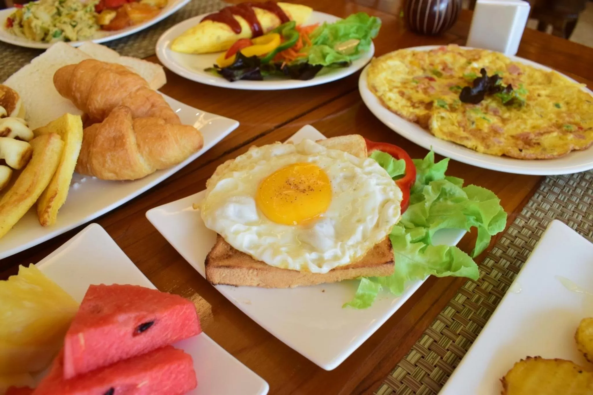 Buffet breakfast in Sunday Villa Sirilanna Hotel