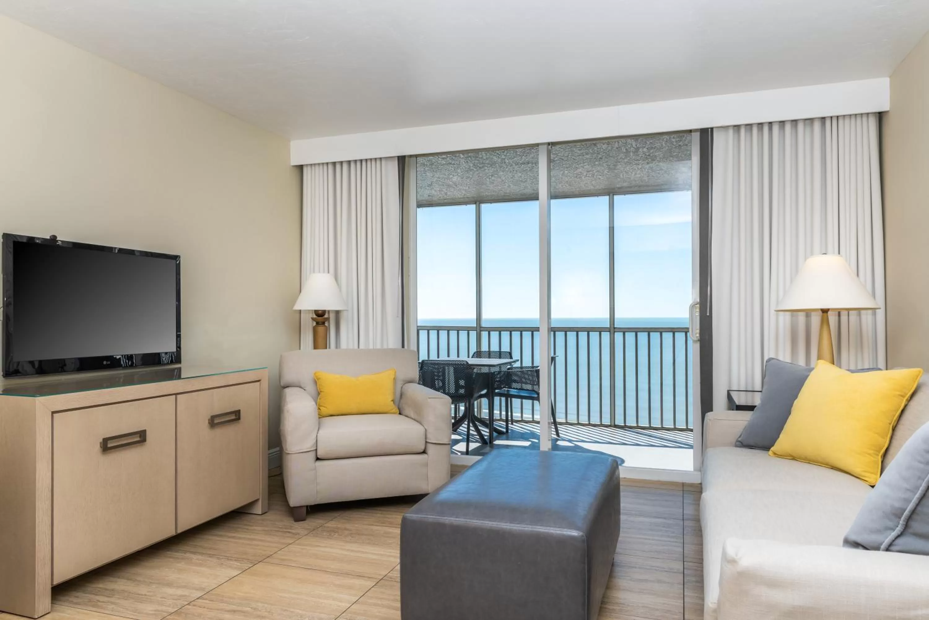 Beachfront View One Bedroom Suite in Diamond Head Beach Resort