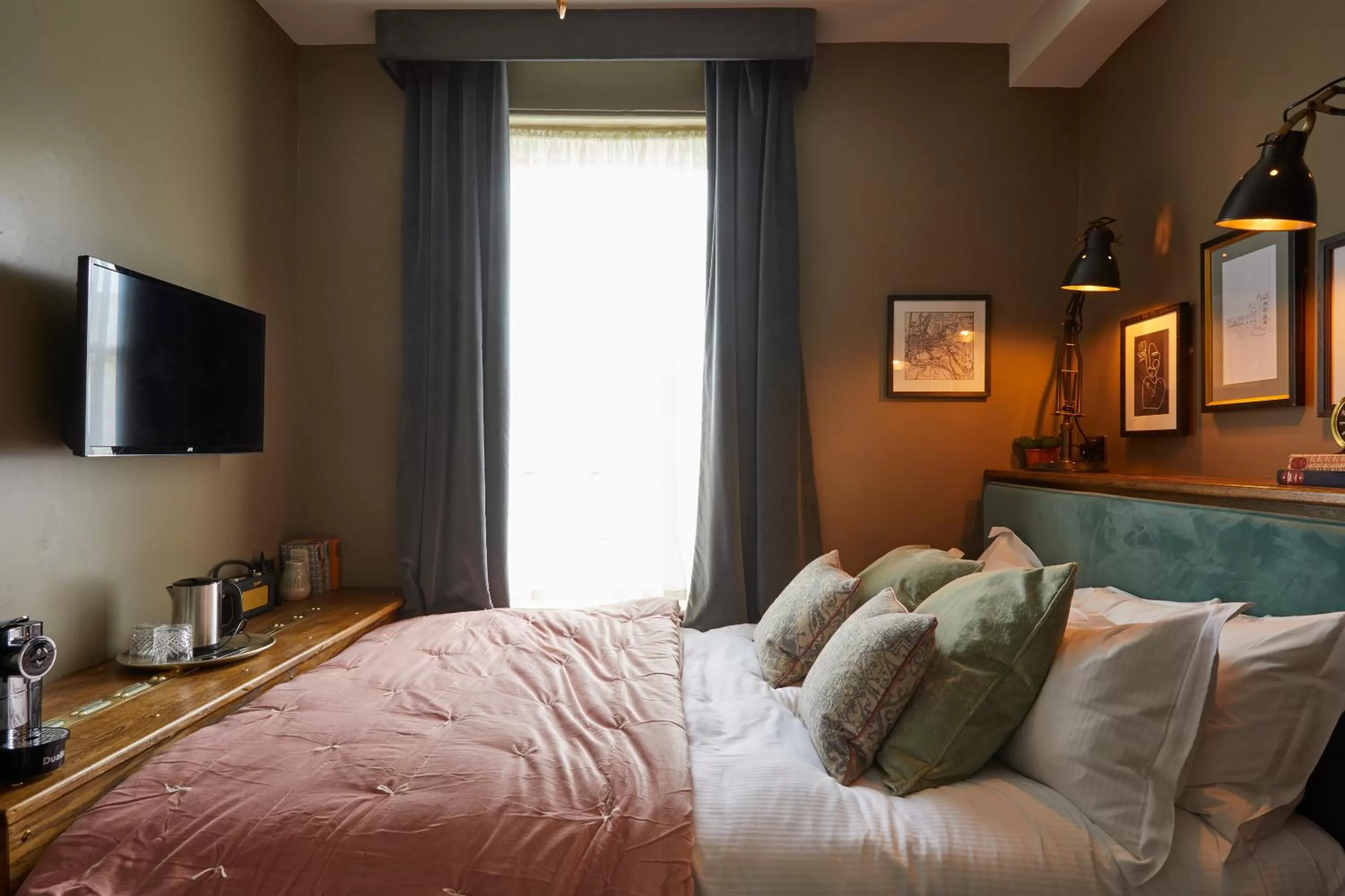 Bed in Broad Street Townhouse