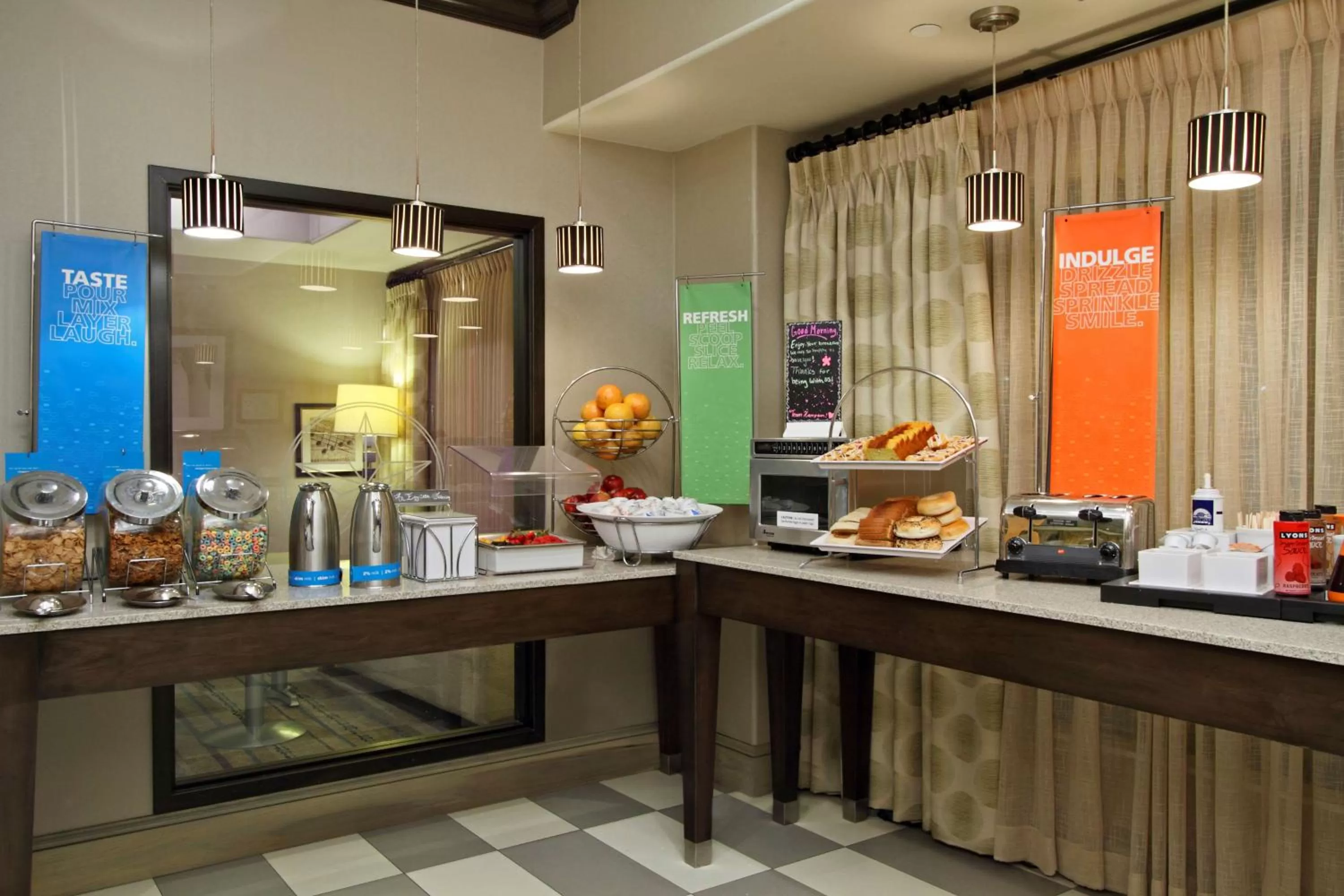 Dining area in Hampton by Hilton Austin South - I-35 & Ben White