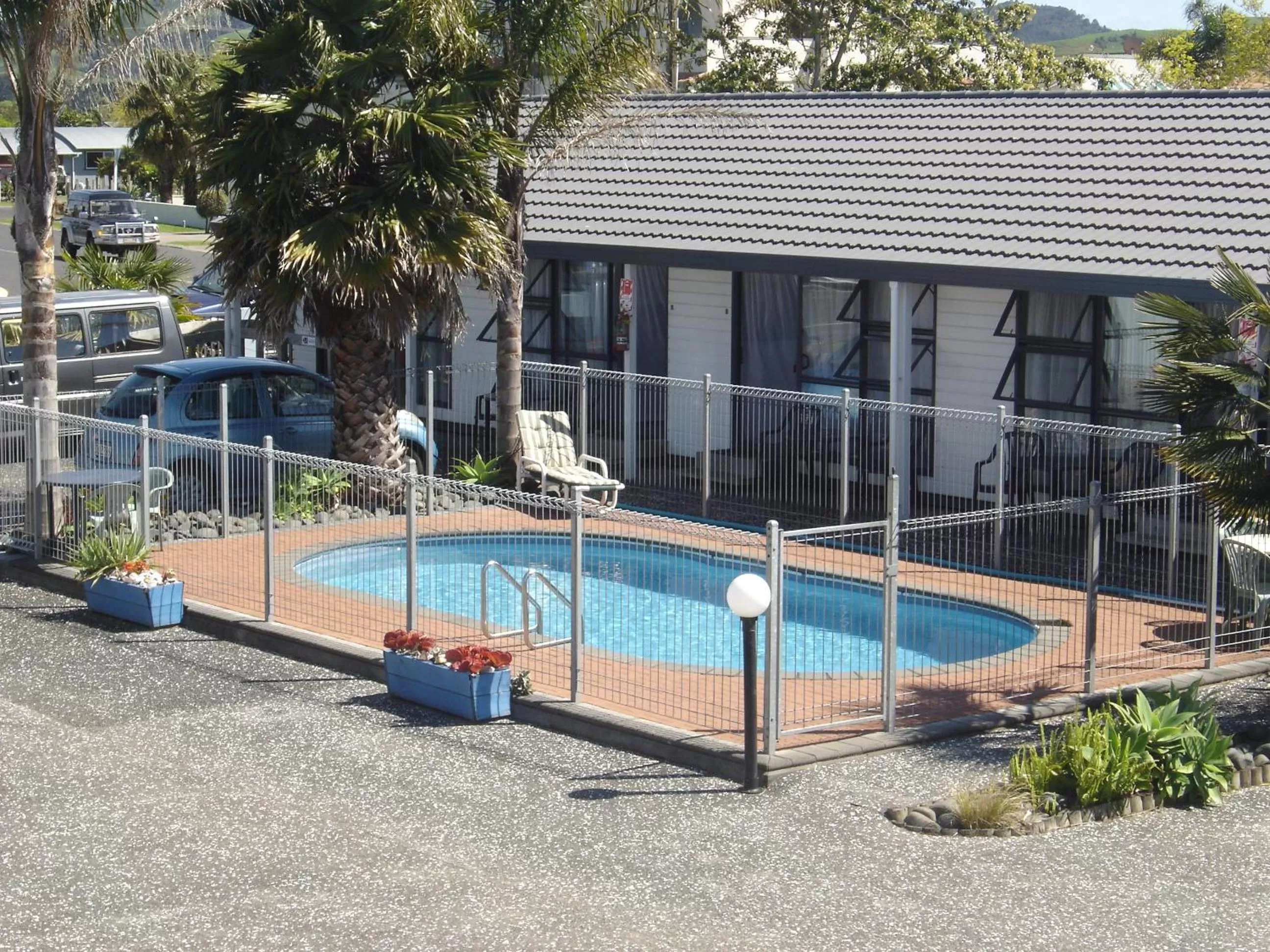 Swimming pool in Mana-Nui Motel