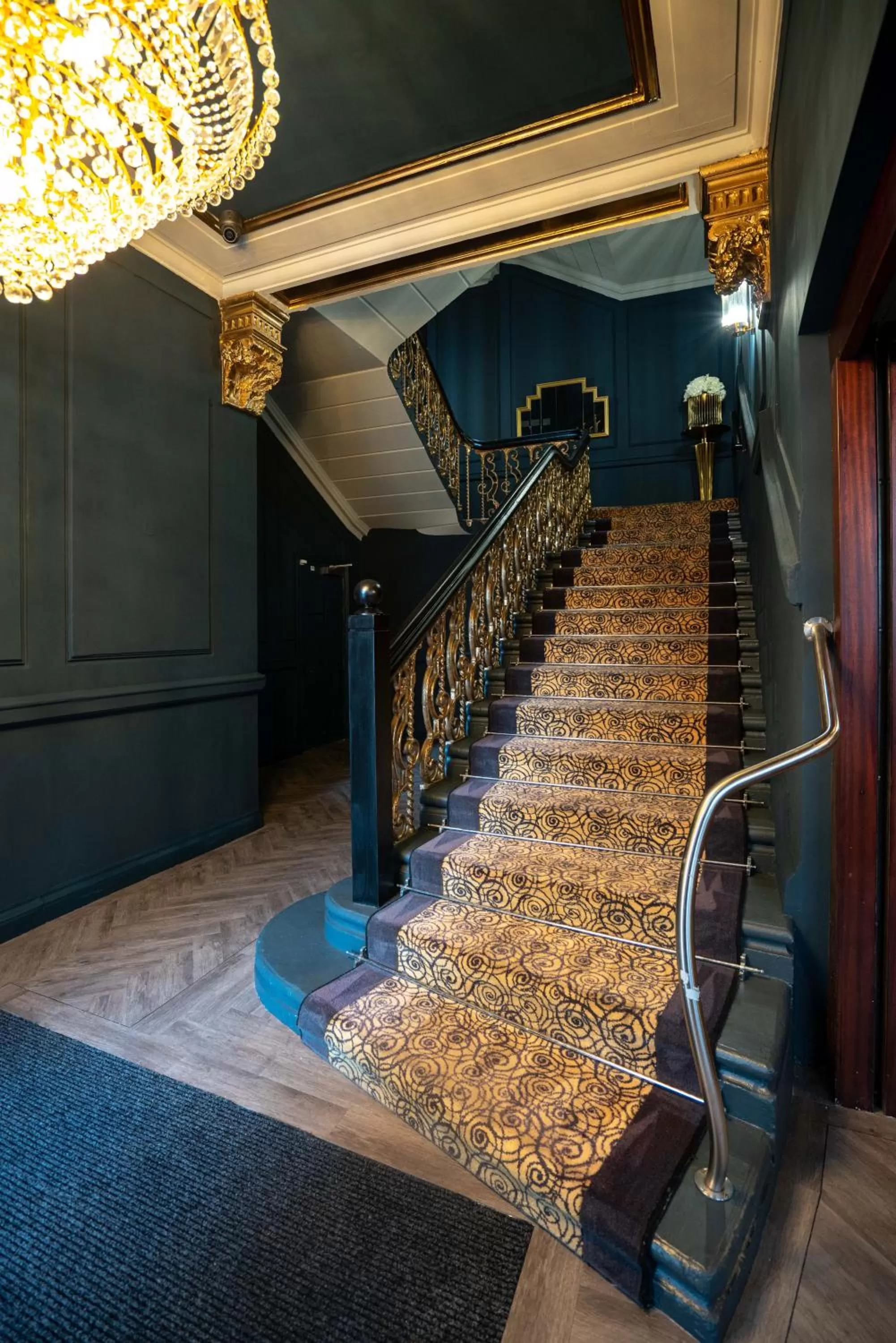 Facade/entrance in 62 Castle Street Hotel