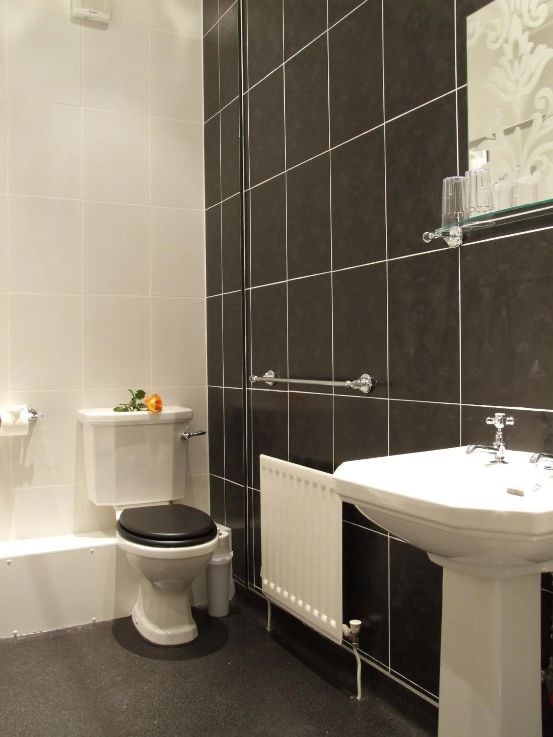 Bathroom in Ely House Hotel