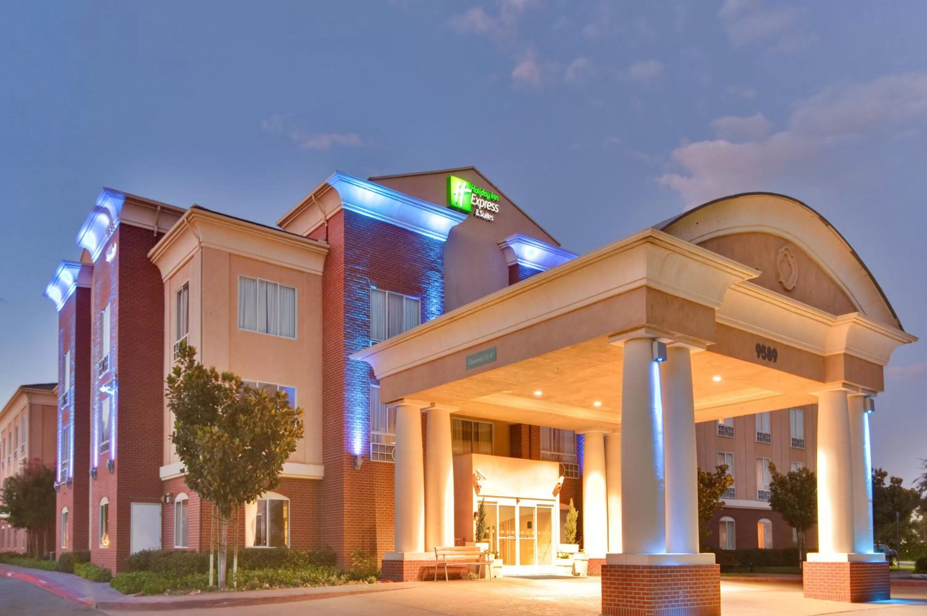 Property building in Holiday Inn Express Hotel & Suites Ontario Airport-Mills Mall by IHG