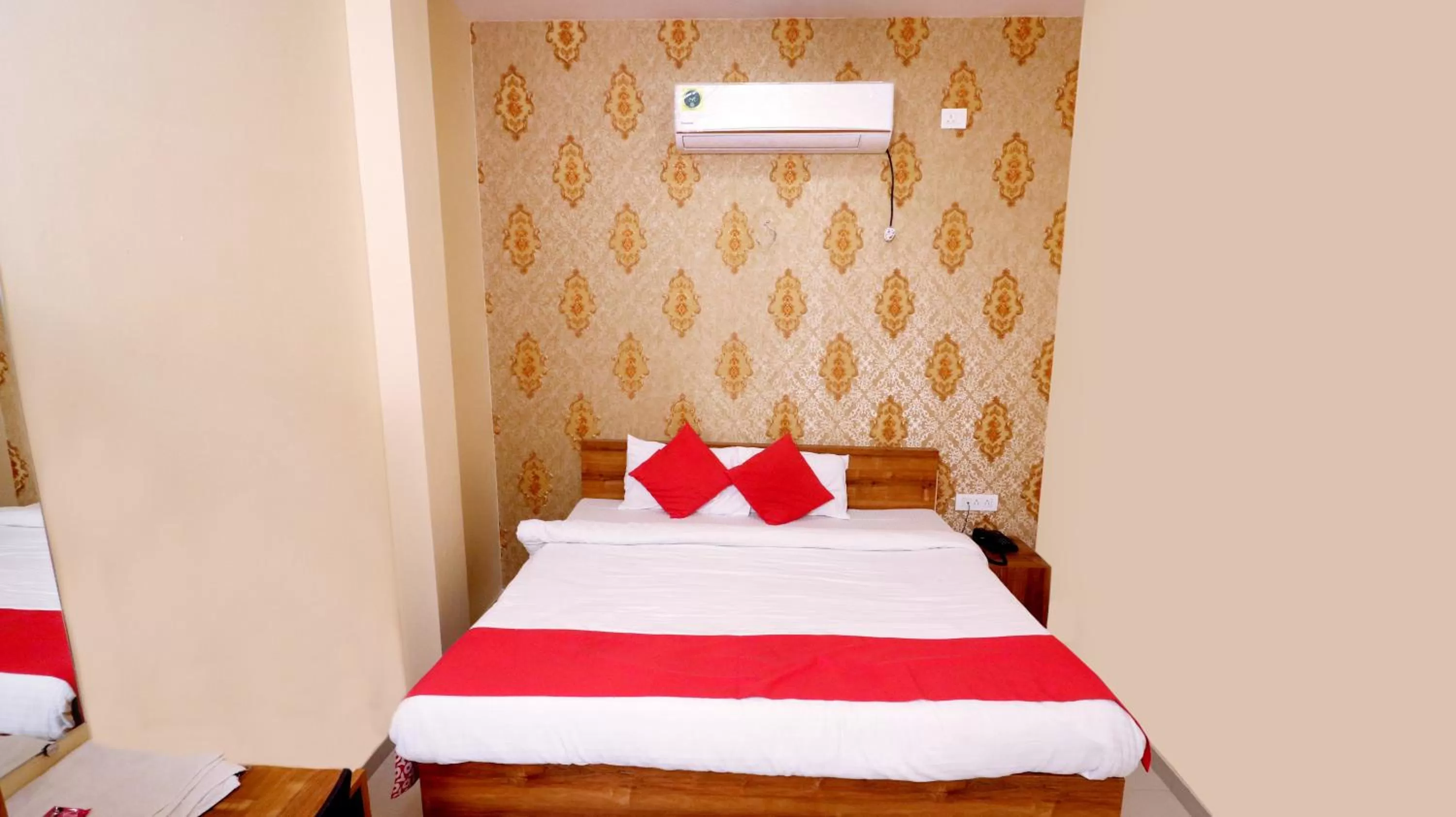 Bed in Hotel Neelkanth