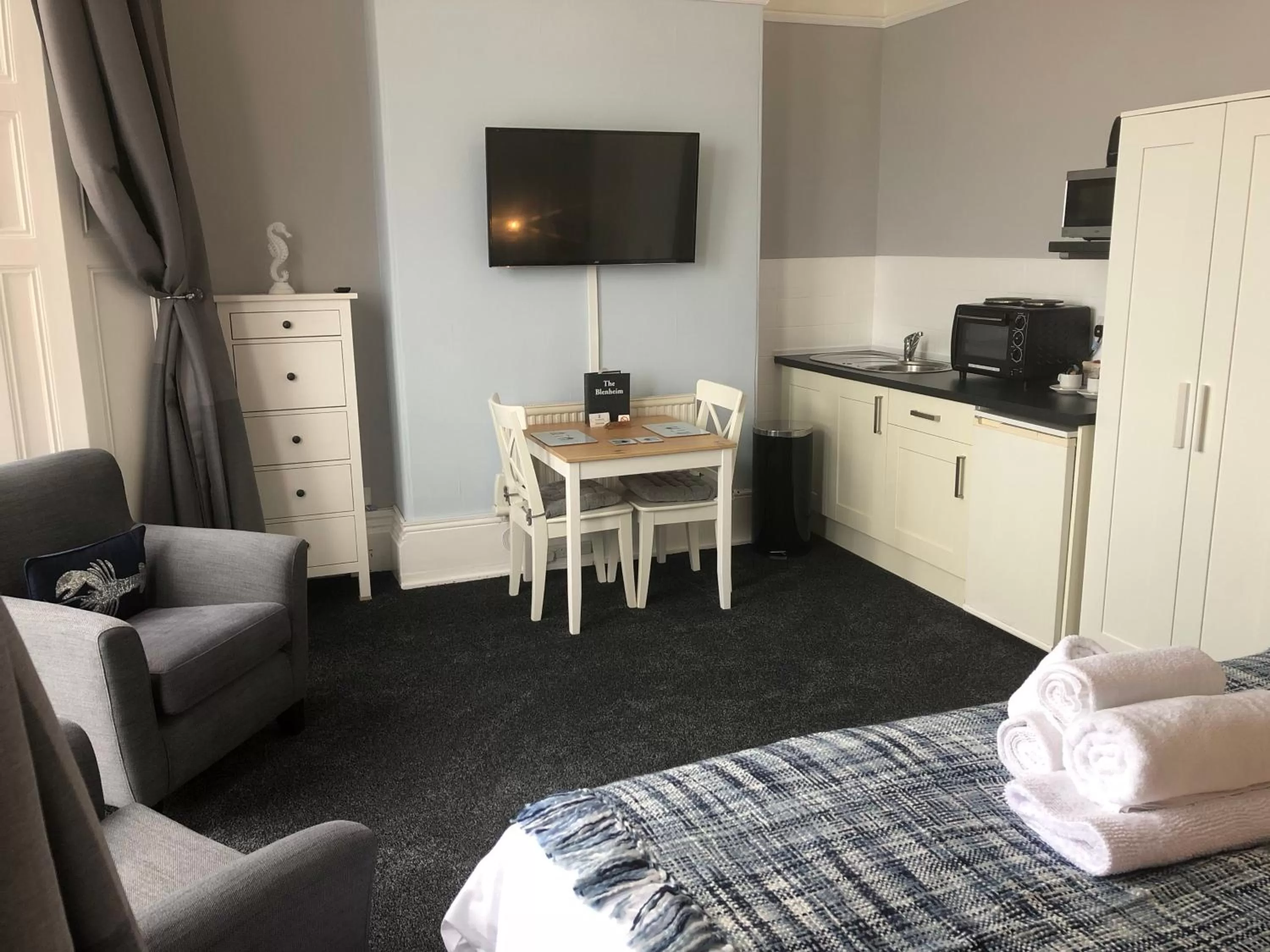 Dining area, TV/Entertainment Center in The Blenheim