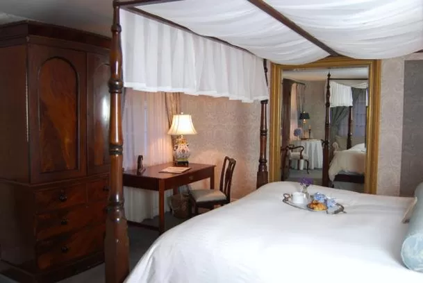 Decorative detail, Bed in Simsbury 1820 House