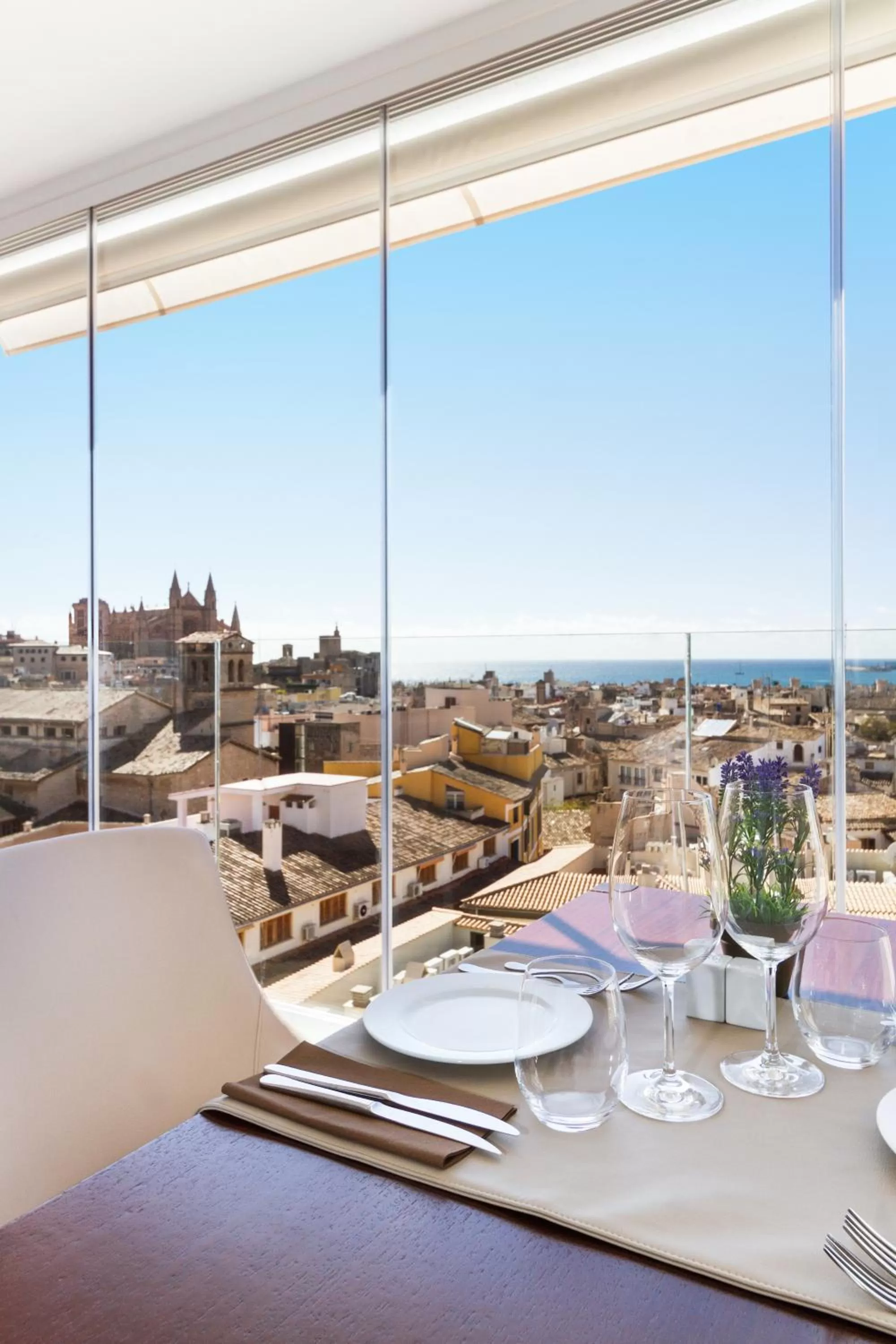 Restaurant/places to eat in Hotel Almudaina