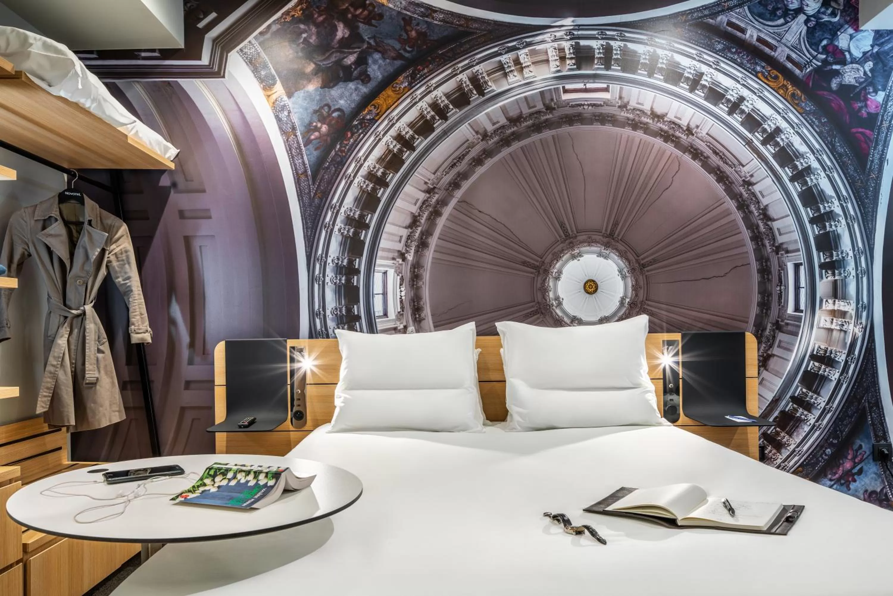 Photo of the whole room, Bed in Novotel Paris 20 Belleville