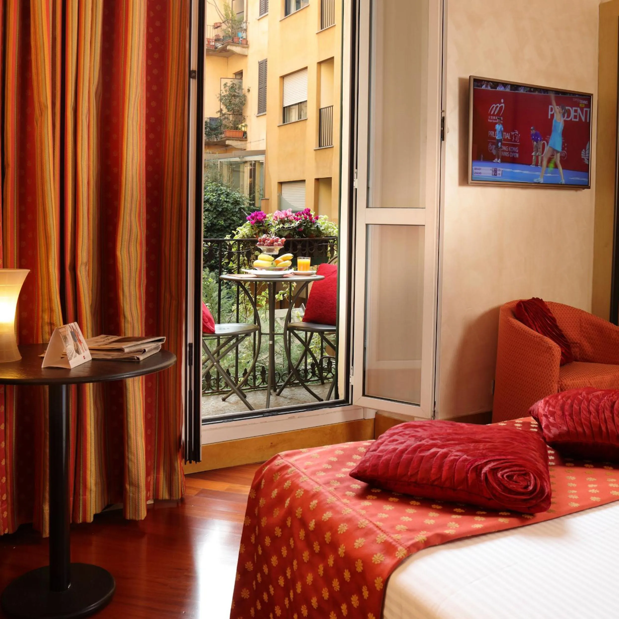 TV and multimedia, Bed in Hotel Sanpi Milano