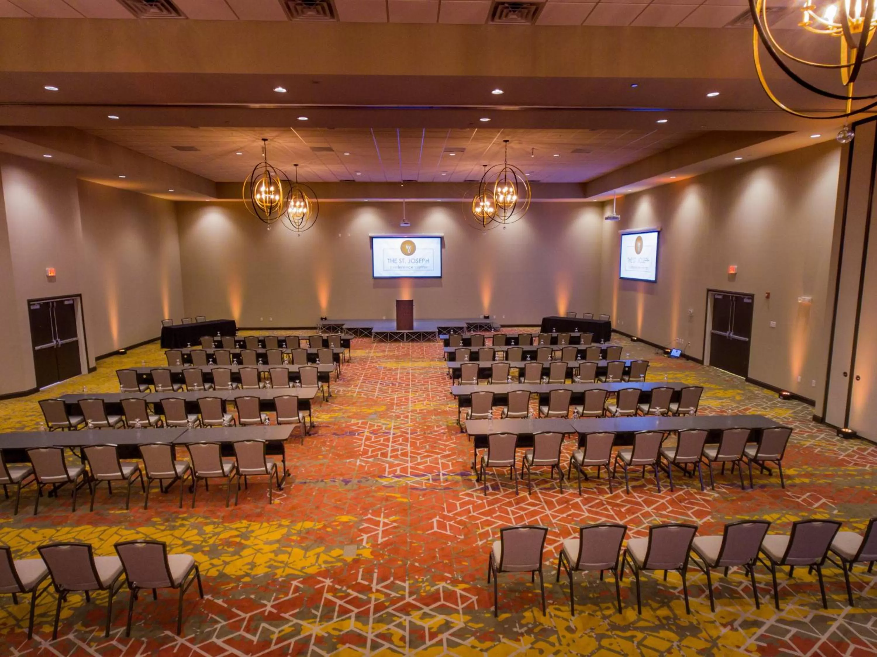 Meeting/conference room in Holiday Inn Mishawaka by IHG