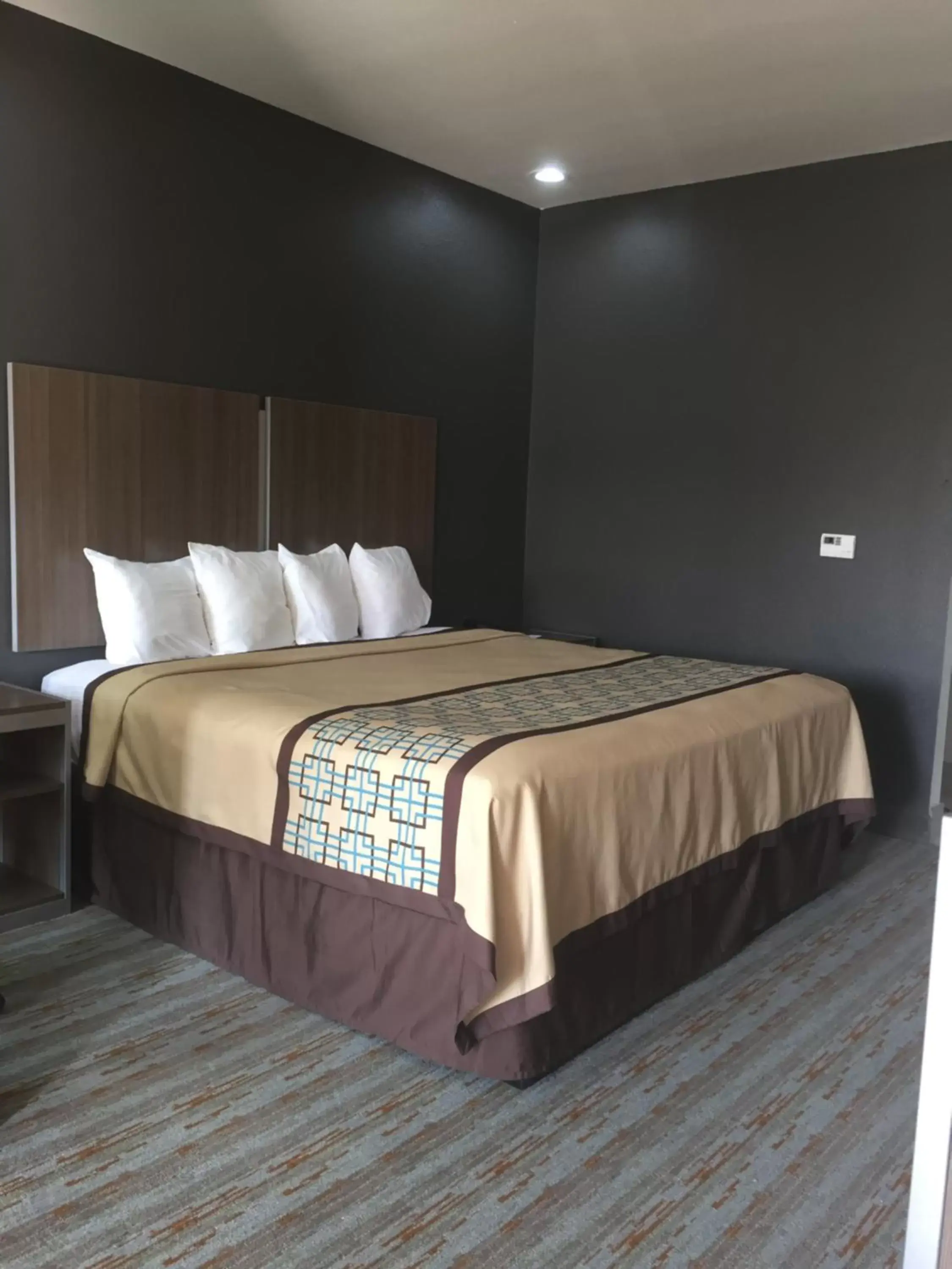 King Suite in Scottish Inn & Suites - Conroe King Suite in Scottish Inn & Suites - Conroe