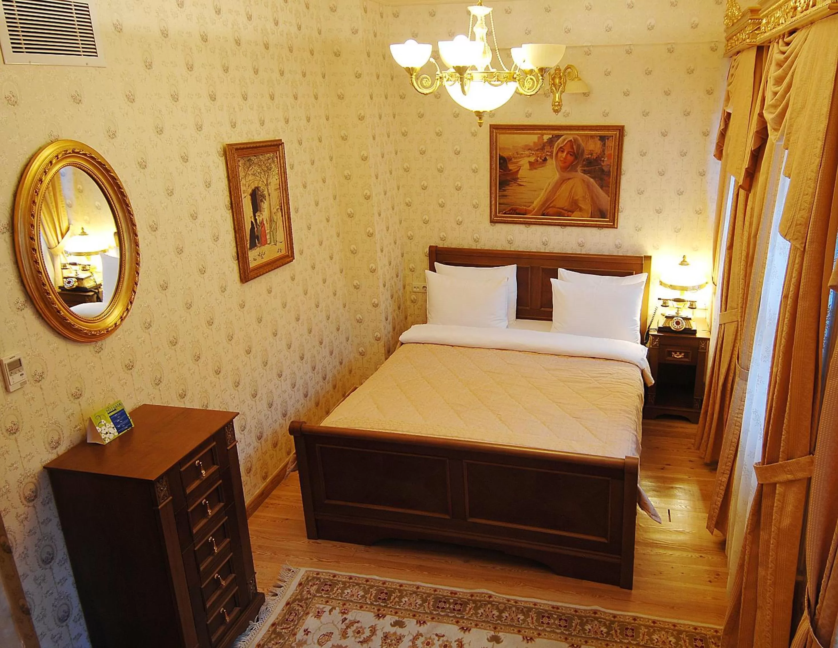 Bed in Darussaade Hotel Old City - Sultanahmet