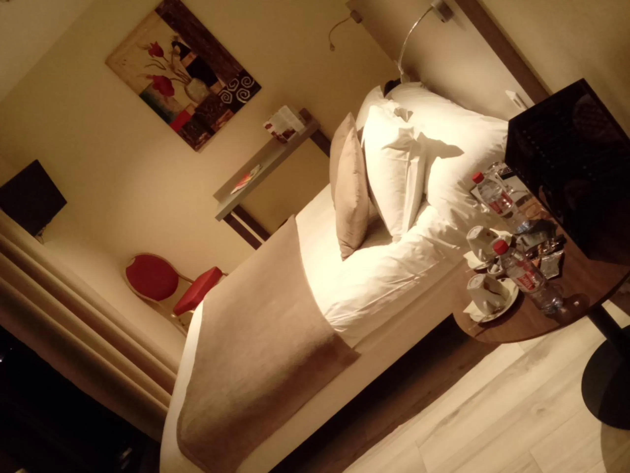 Photo of the whole room, Bed in Le Grand Hotel