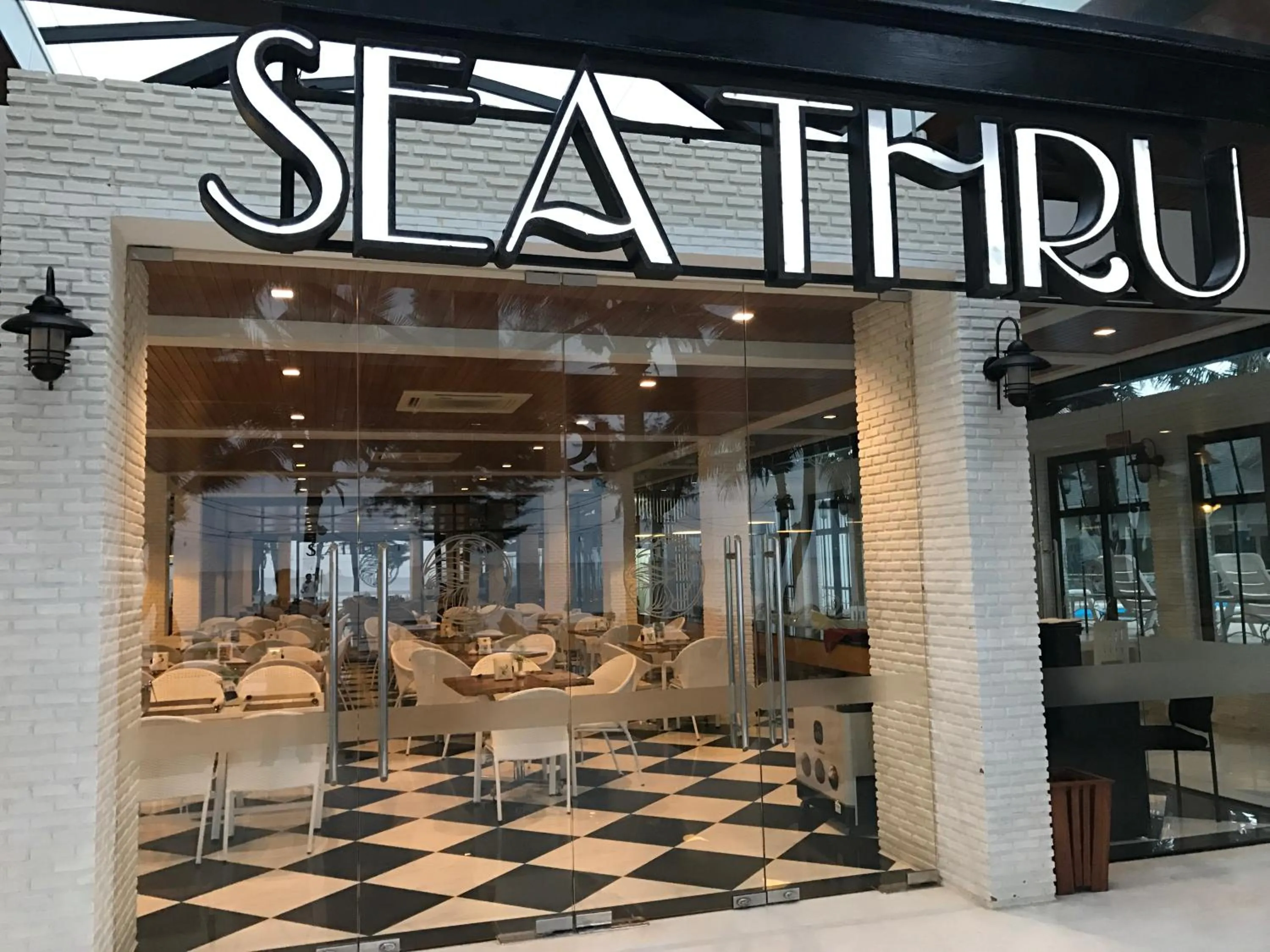 Restaurant/places to eat in Chaolao Tosang Beach Hotel